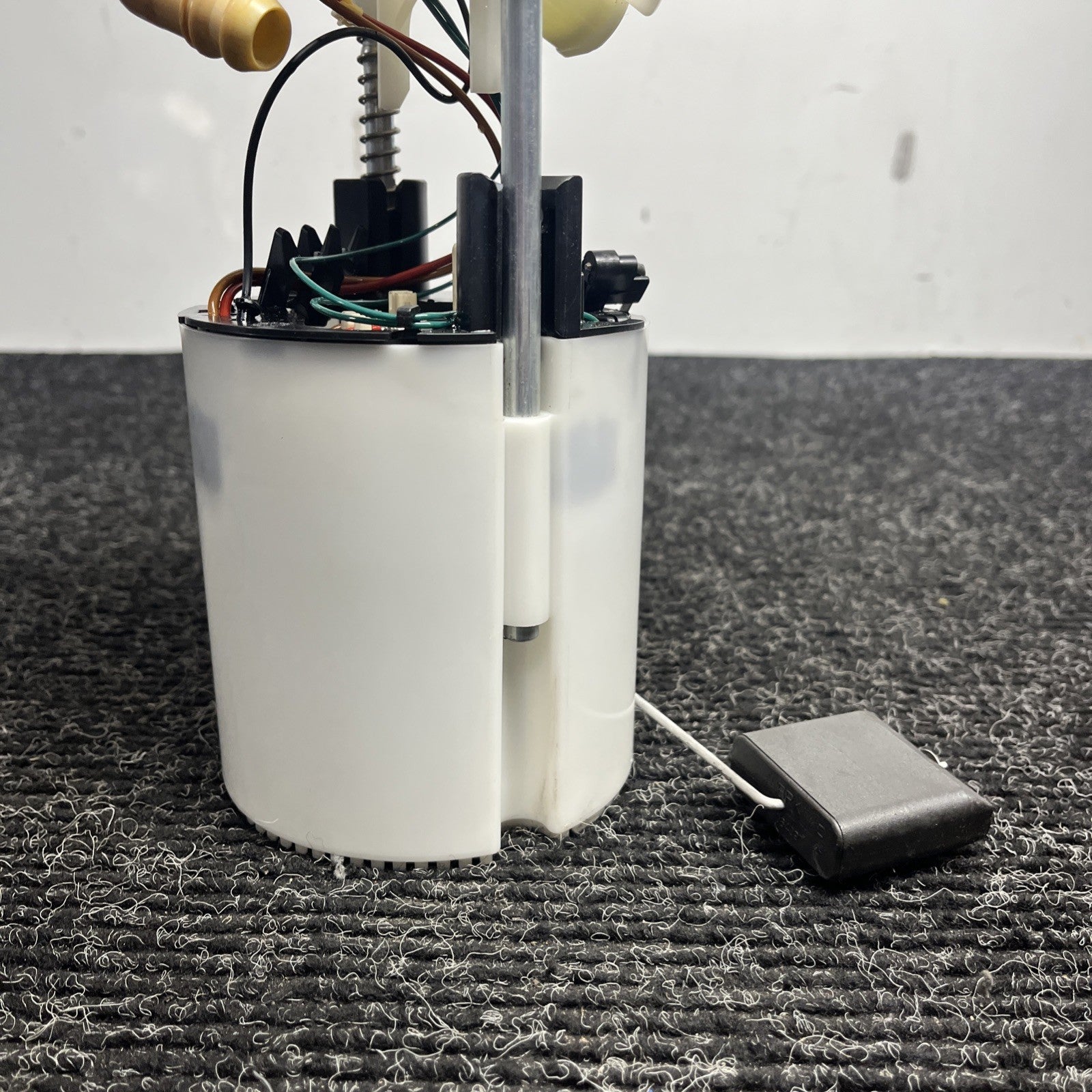 ☑️ 06-13 BMW E90 E84 E82 E88 E92 128i 135i 335i X1 Right Fuel Pump Assembly OEM