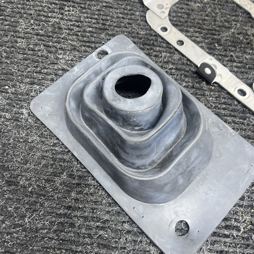 ☑️ 08-14 SUBARU IMPREZA WRX & STI SHIFTER TRIM MOUNT BEZEL PLATE BRACKET W/FOAM