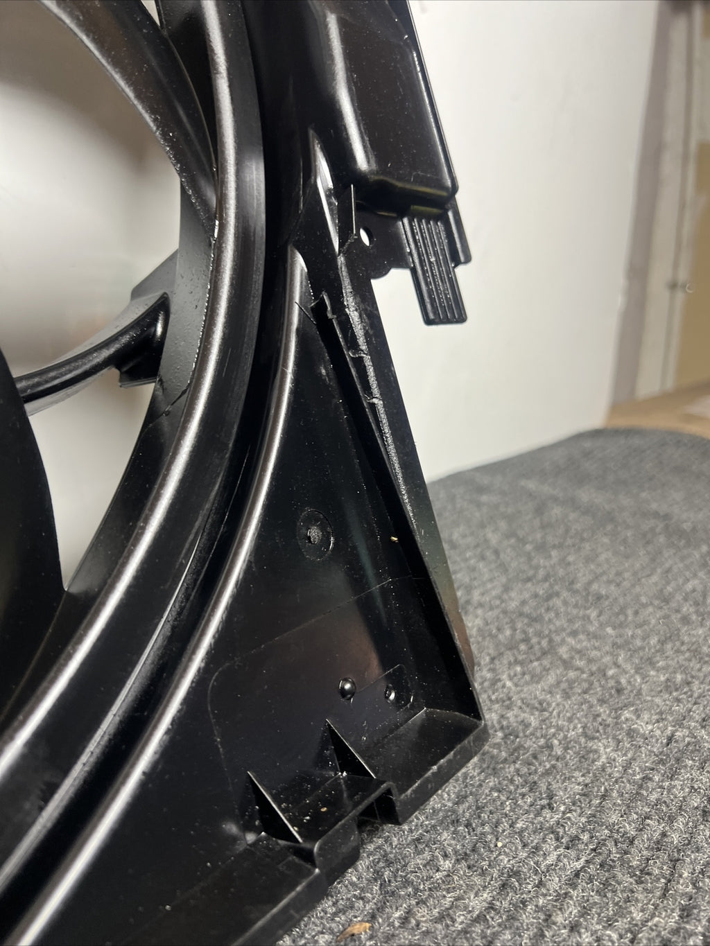 ☑️ 2013-2016 BMW 328i F30 Radiator Electric Fan Motor Blade Shroud