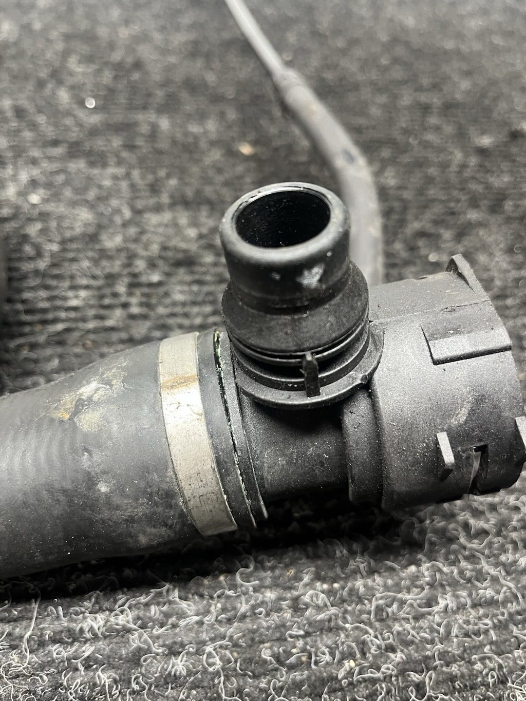 ☑️ BMW E88 E90 E92 135 335 N54 Upper Engine Radiator Coolant Hose Pipe Line OEM