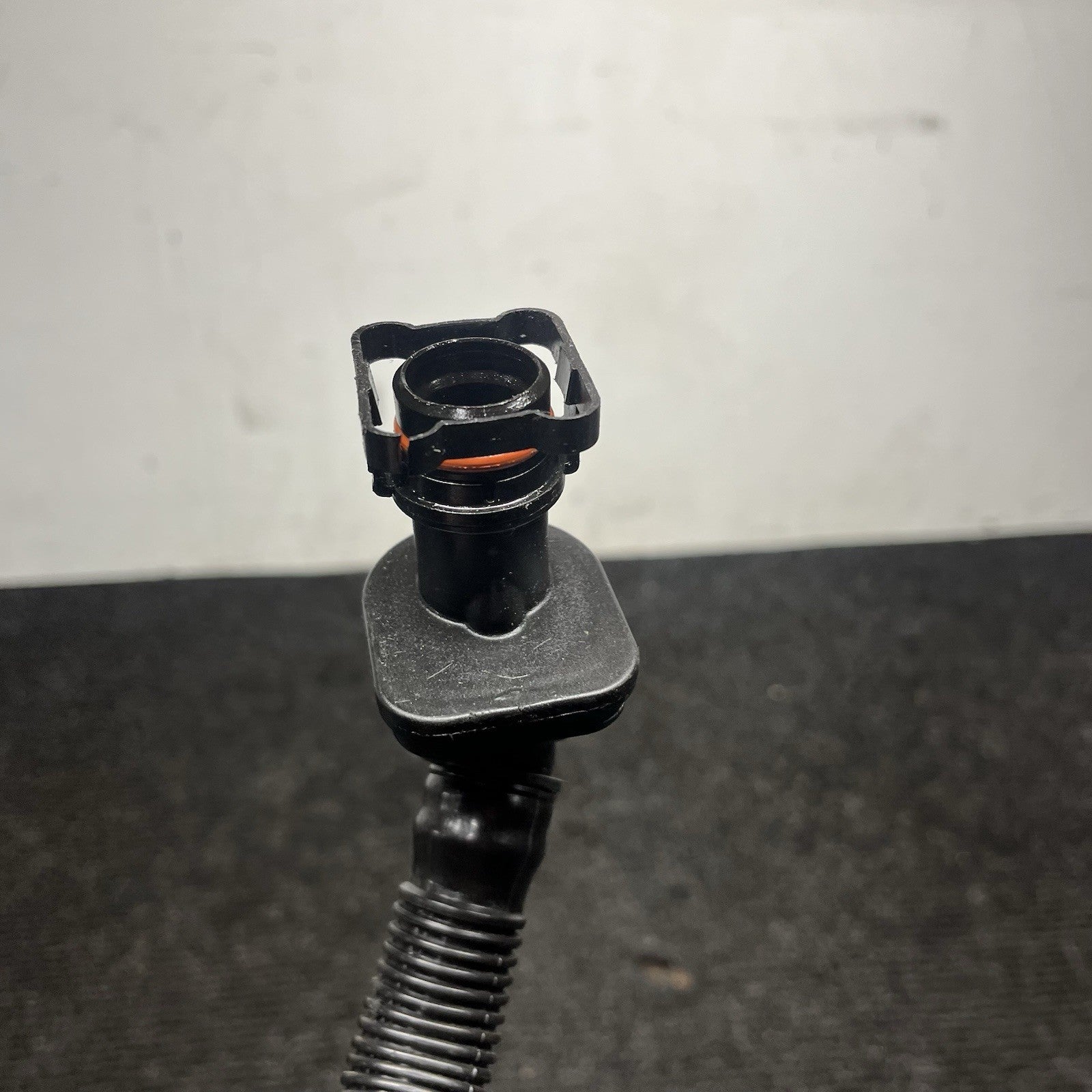 ☑️ 07-10 OEM BMW E90 E92 E93 N54 Engine Valve Cover Vent Hose Pipe