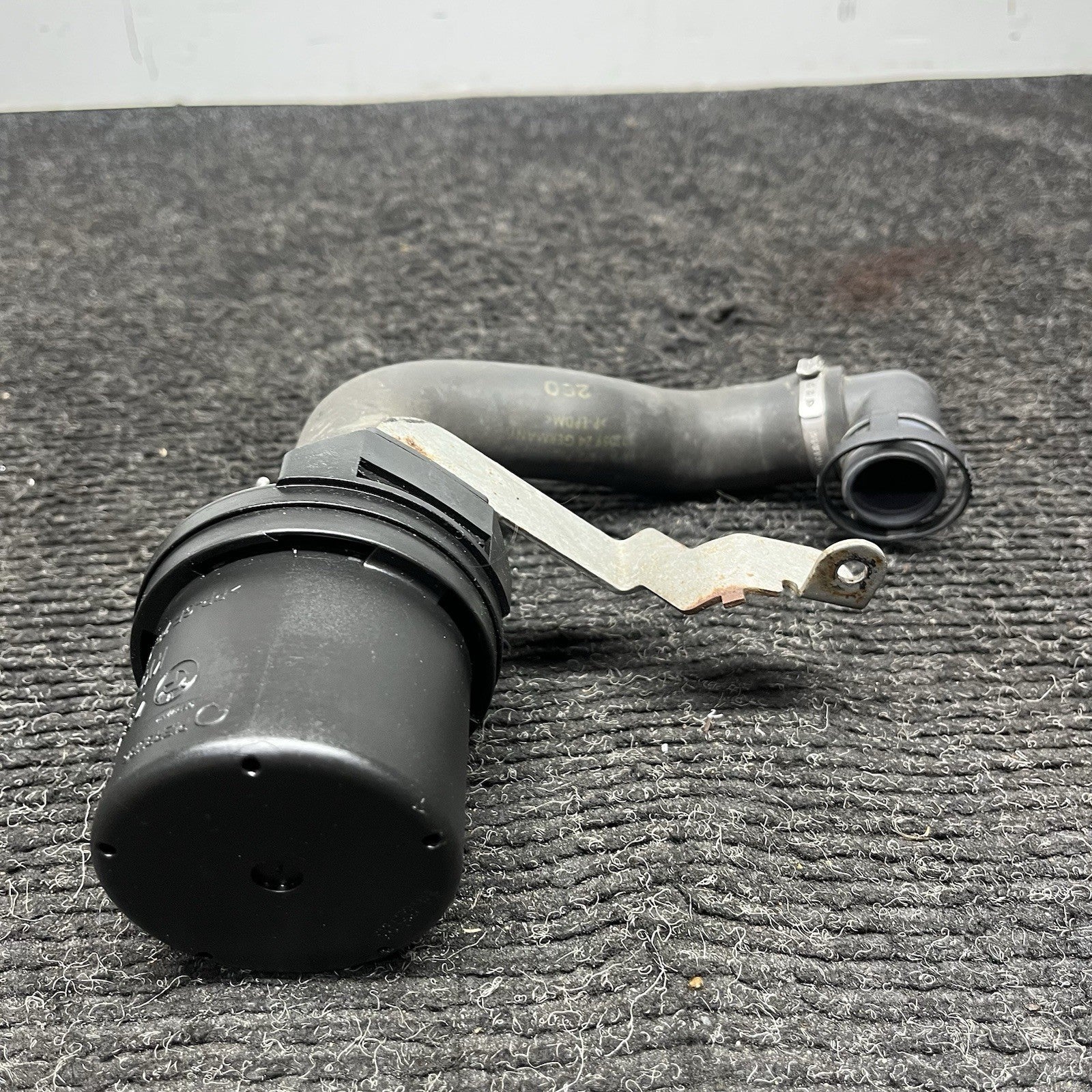 ☑️ SECONDARY AIR FILTER MASS AIR FLOW SENSOR MAF BMW E90 328i 7534722