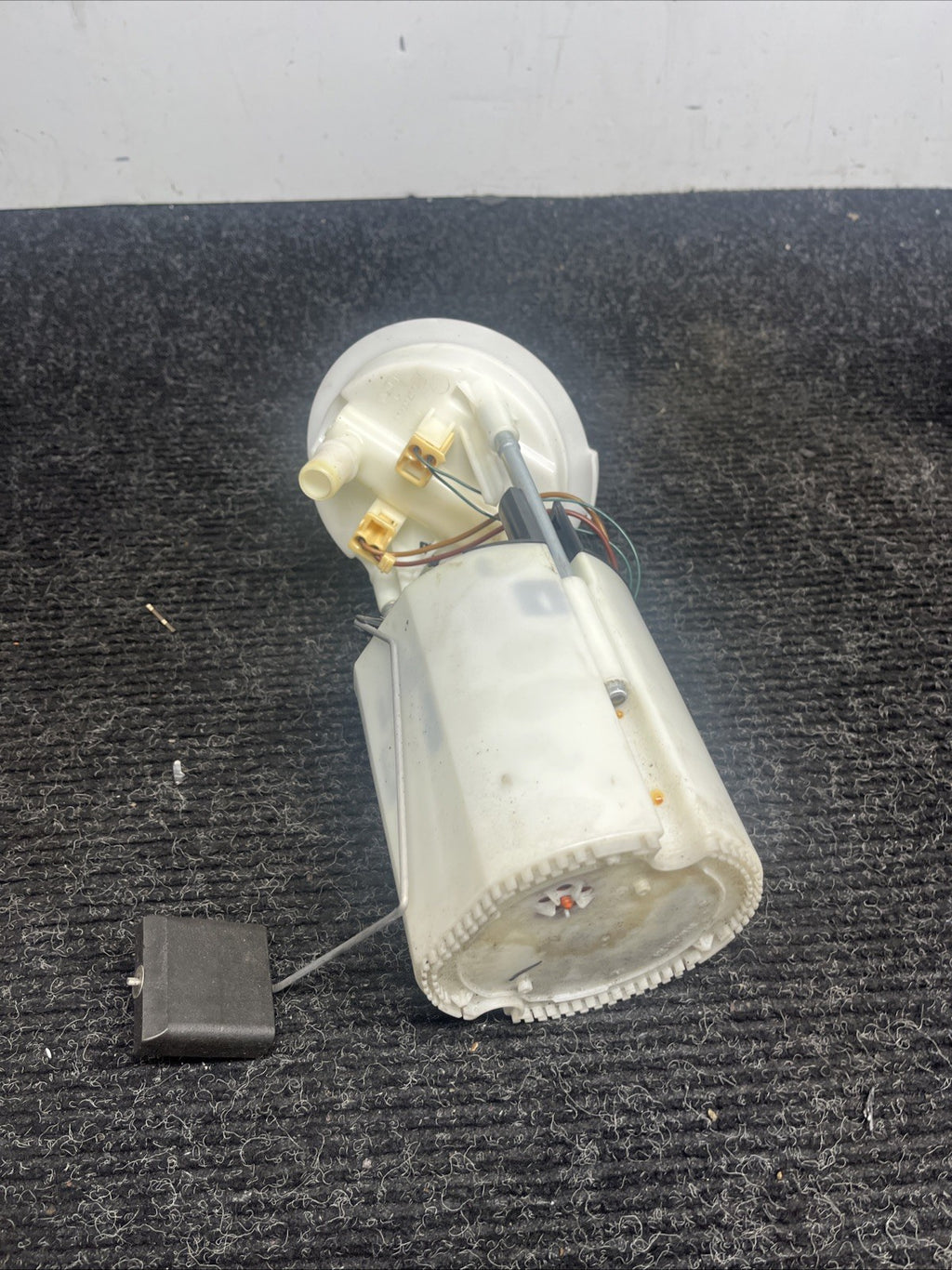 ☑️ 06-13 BMW E82 E88 E90 E91 E92 E93 135I 335I Fuel Pump OEM