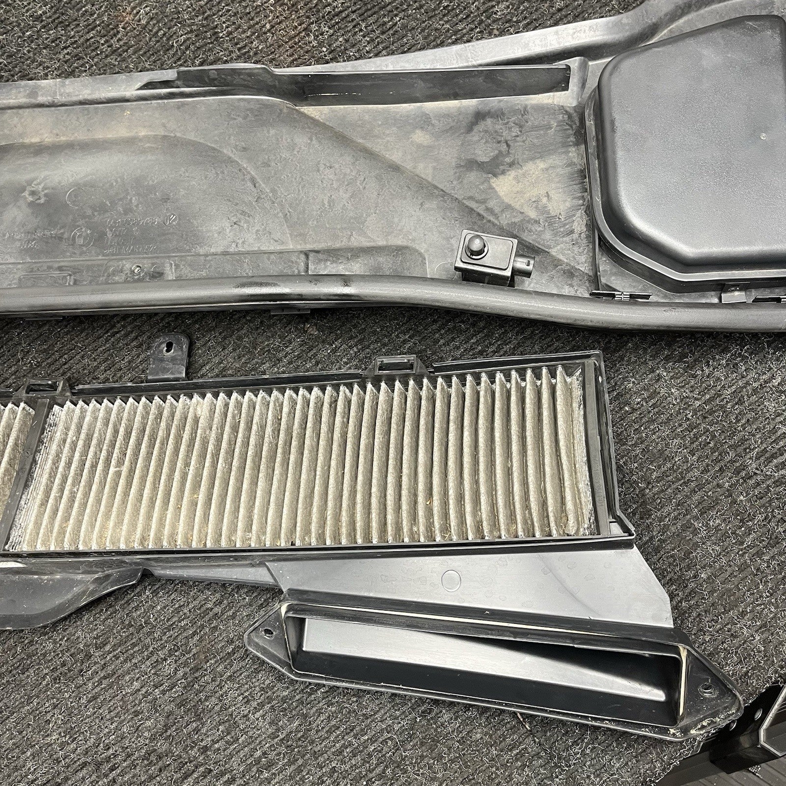 ☑️ 2006-2013 OEM BMW E90 E92 E93 335i Cabin Air Filter Cowl Housing COMPLETE SET