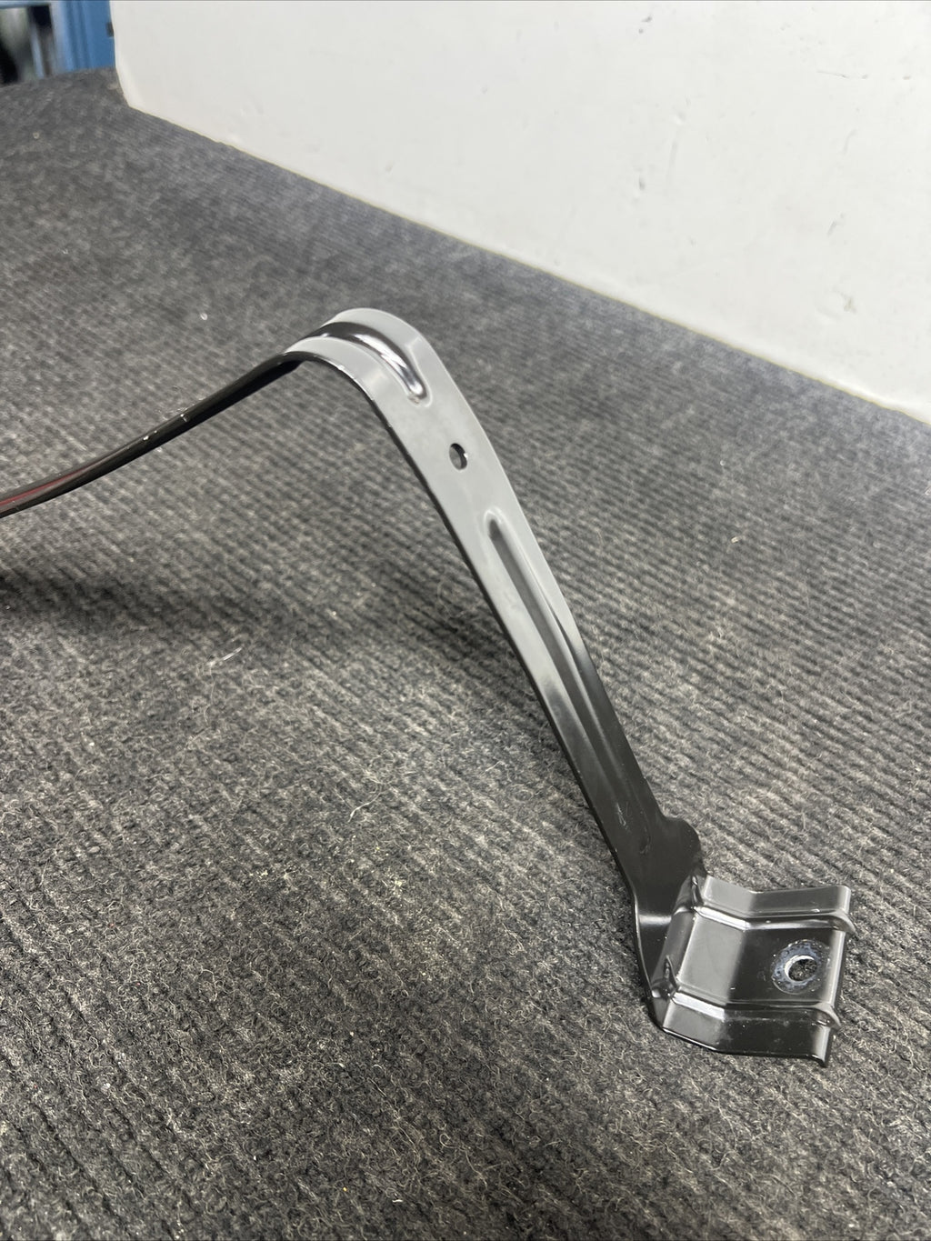☑️ 2011-2016 BMW 535I F10 BATTERY HOLD DOWN STRAP SUPPORTHOLDER BRACKET OEM