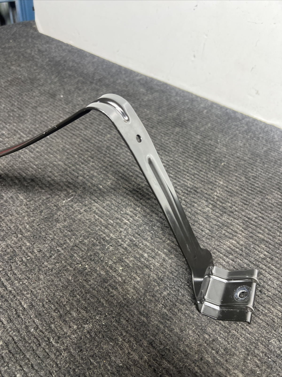 ☑️ 2011-2016 BMW 535I F10 BATTERY HOLD DOWN STRAP SUPPORTHOLDER BRACKET OEM