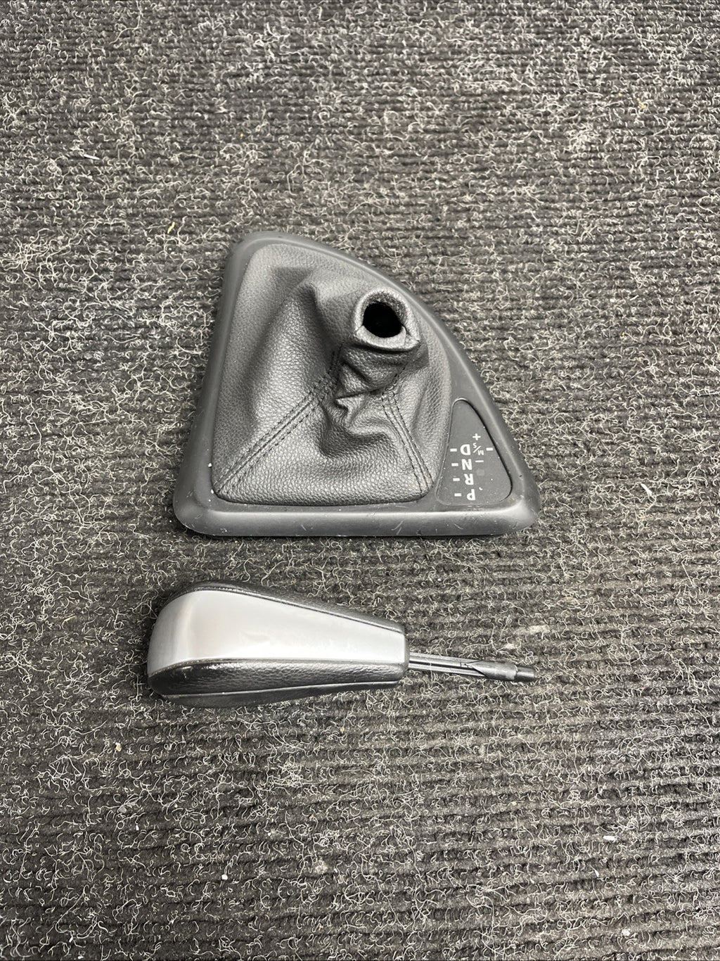 ☑️ 06-13 BMW E82 E88 GEAR SHIFTER TRIM BEZEL AUTO W/CLEAN SHIFT KNOB OEM