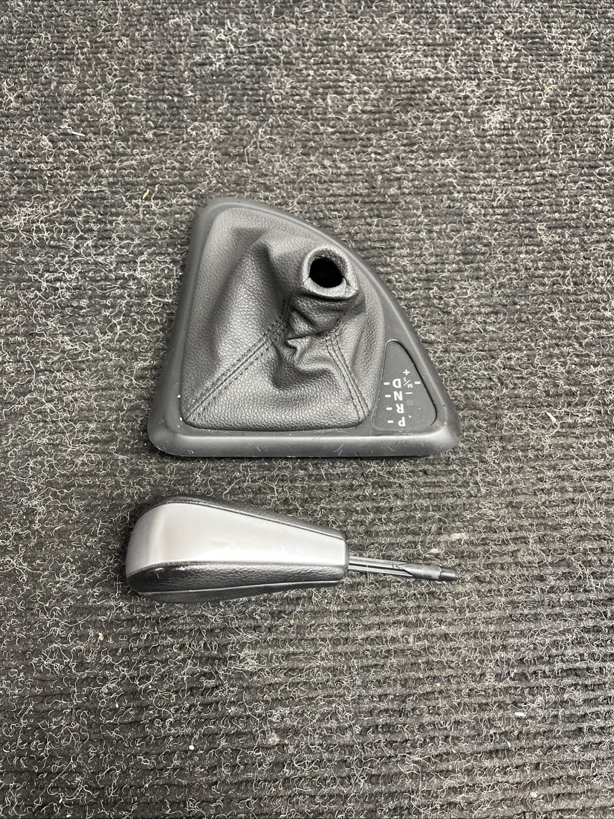 ☑️ 06-13 BMW E82 E88 GEAR SHIFTER TRIM BEZEL AUTO W/CLEAN SHIFT KNOB OEM