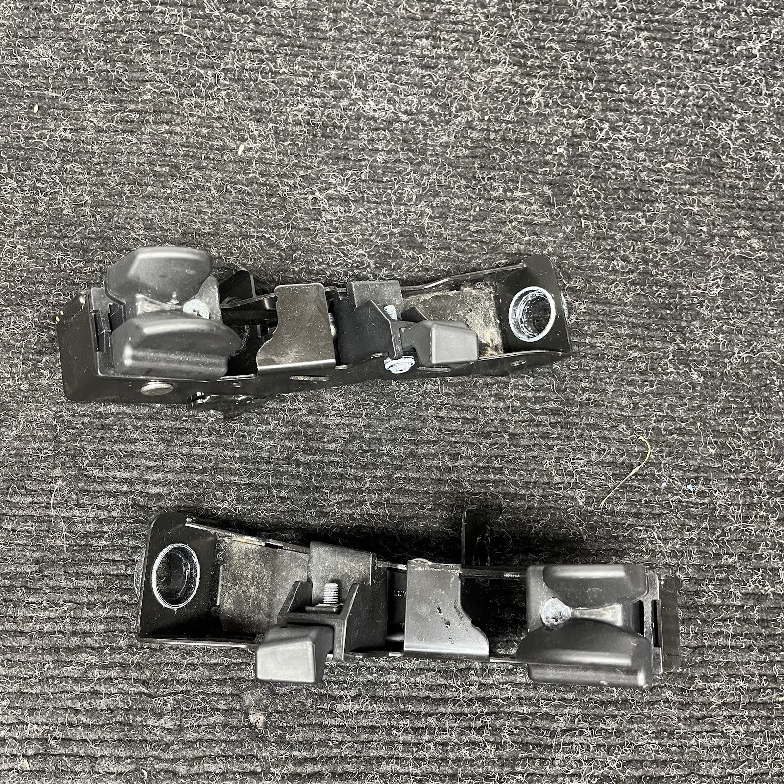 ☑️ 07-13 BMW E93 328i 335i M3 Right Side Convertible Hardtop Bracket Latch OEM