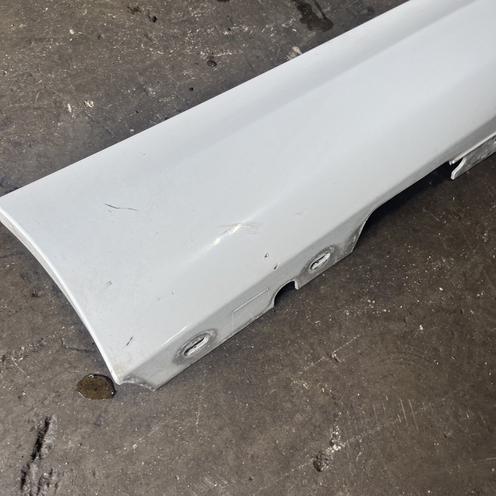 ☑️08-13 OEM BMW E88 E82 135 MSport Right Passenger Side Skirt Rocker Panel White