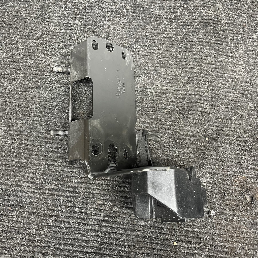 ☑️ 2007-2013 BMW E92 E93 335I RIGHT PASSENGER LOWER RADIATOR BRACKET OEM 7154546