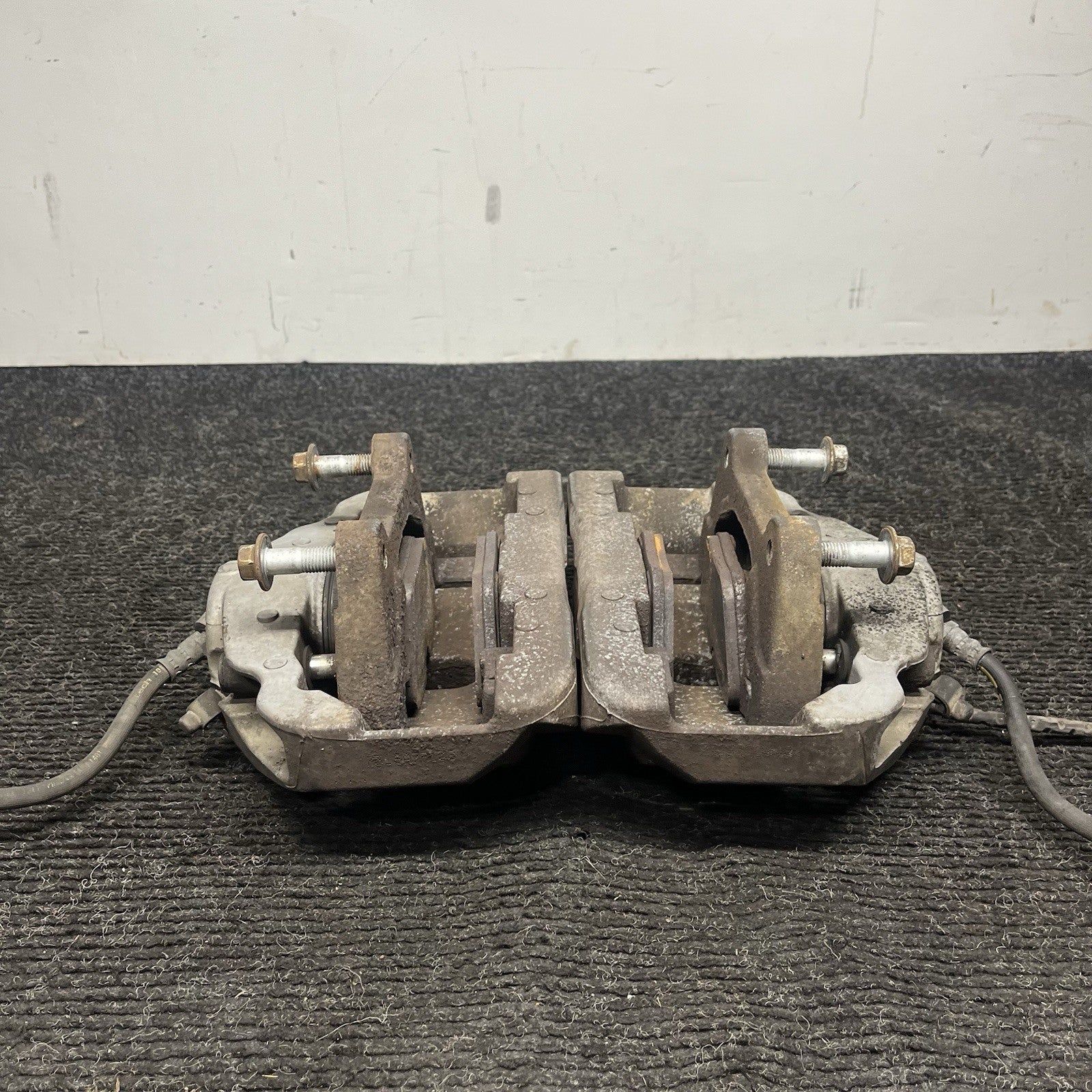 ☑️ 06-11 E90 E91 E92 E93 E84 335 Z4 BMW 335i Front Brake Caliper Set OEM
