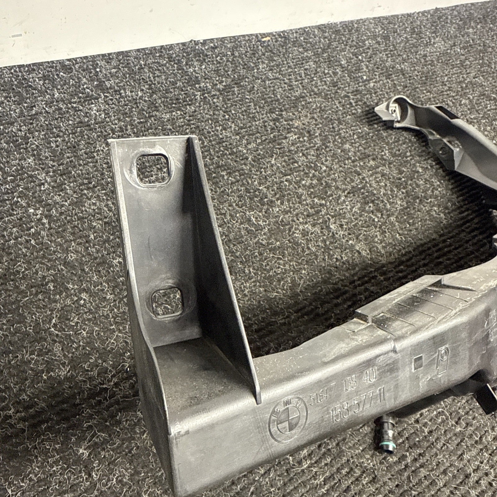 ☑️ 09-11 BMW E90 E91 LCI Front Left Driver Headlight Arm Bracket Mount Plastic