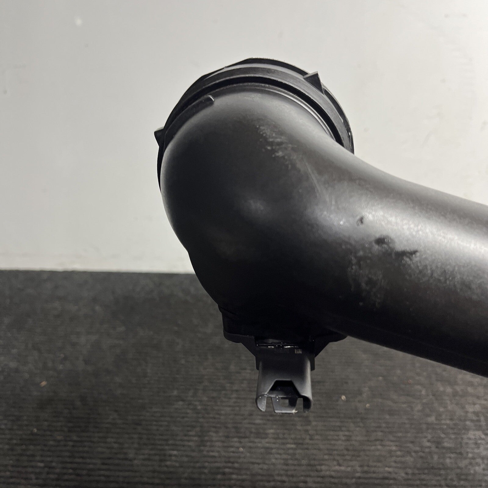 ☑️ 11-16 BMW 40LI 640I 535I UPPER AIR INTAKE DUCT HOSE TUBE PIPE OEM 23557610