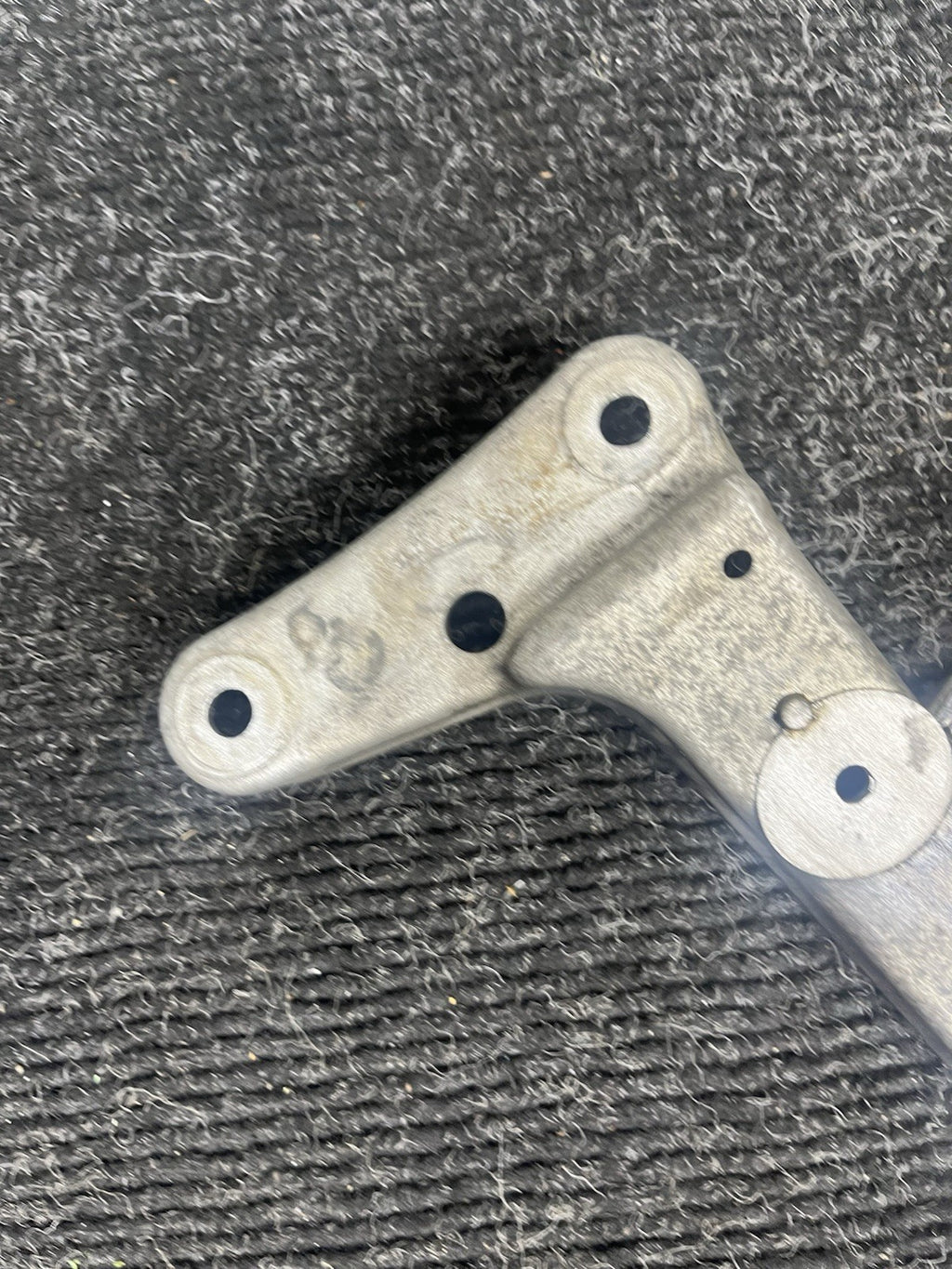 ☑️ 06-13 BMW E92 335i Automatic Transmission Mount Bracket Support OEM