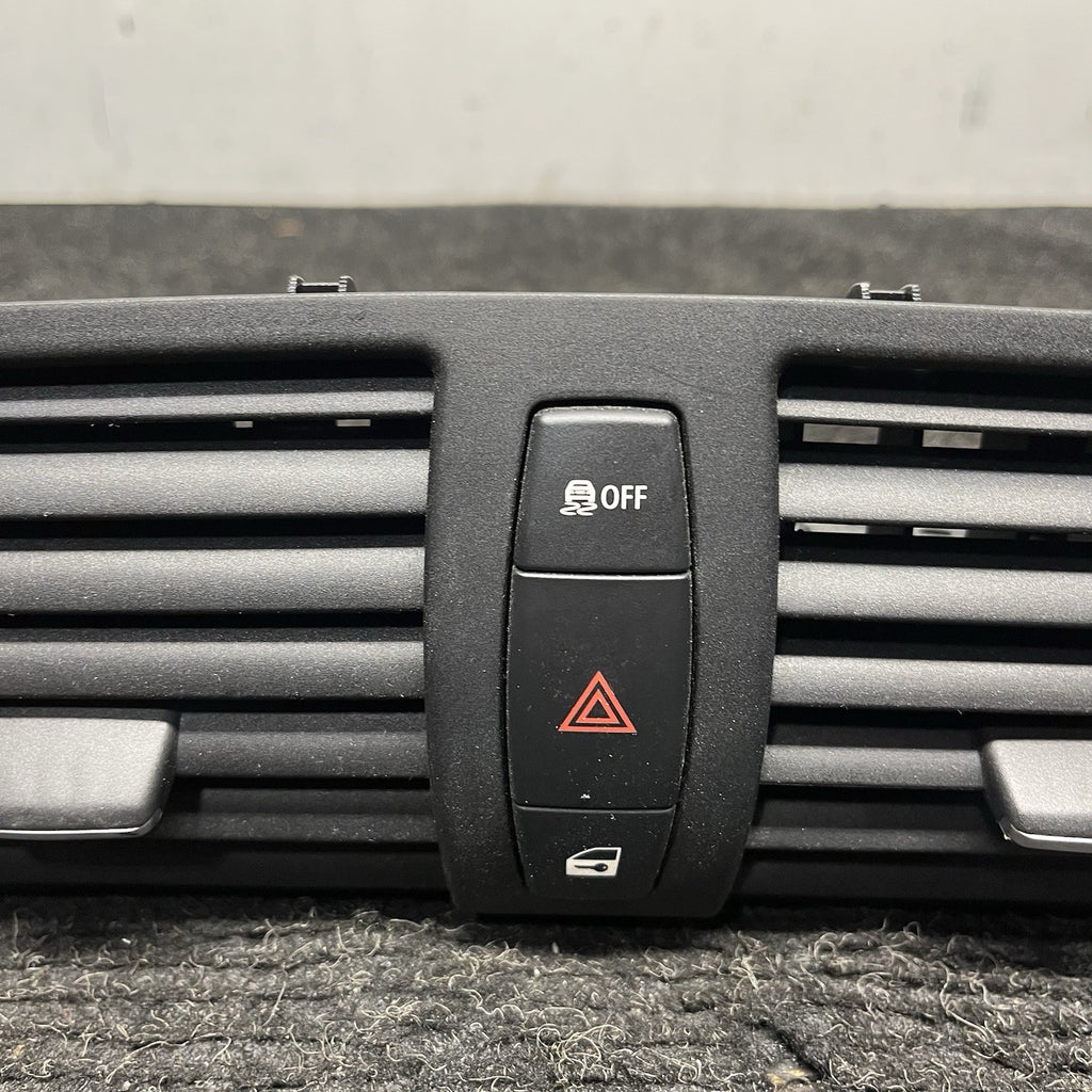 ☑️ 08-13 OEM BMW E82 E88 128 135 Central Dash Dashboard Air Vent Hazard Light