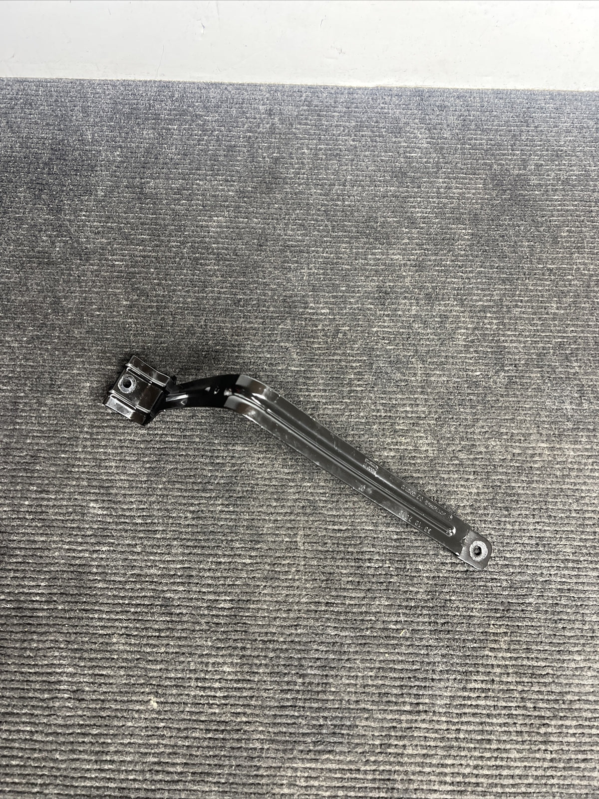 ☑️ 2011-2016 BMW 535I F10 BATTERY HOLD DOWN STRAP SUPPORTHOLDER BRACKET OEM