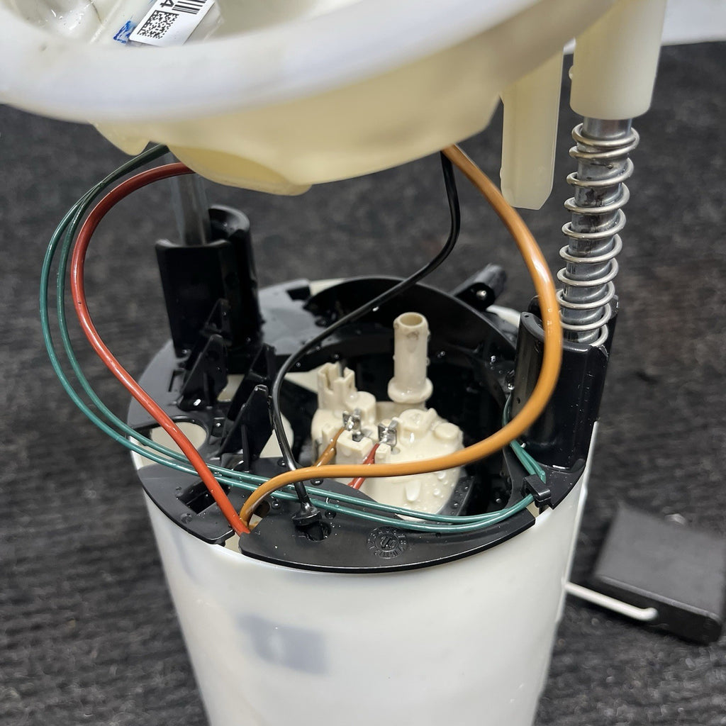 ☑️ 06-13 BMW E82 E88 E90 E91 E92 E93 135I 335I Fuel Pump OEM