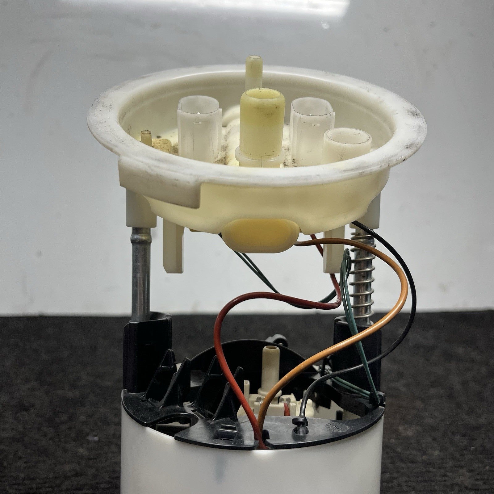 ☑️ 06-13 BMW E82 E88 E90 E91 E92 E93 135I 335I Fuel Pump OEM