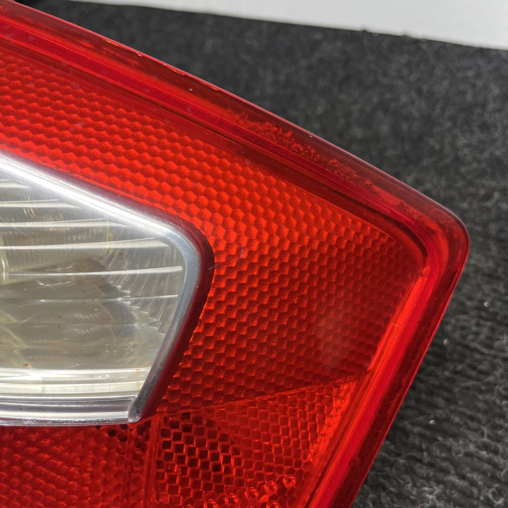 ☑️ 2002-2005 Audi A4 S4 Sedan 4 Door Right Passenger Side RH Tail Light OEM