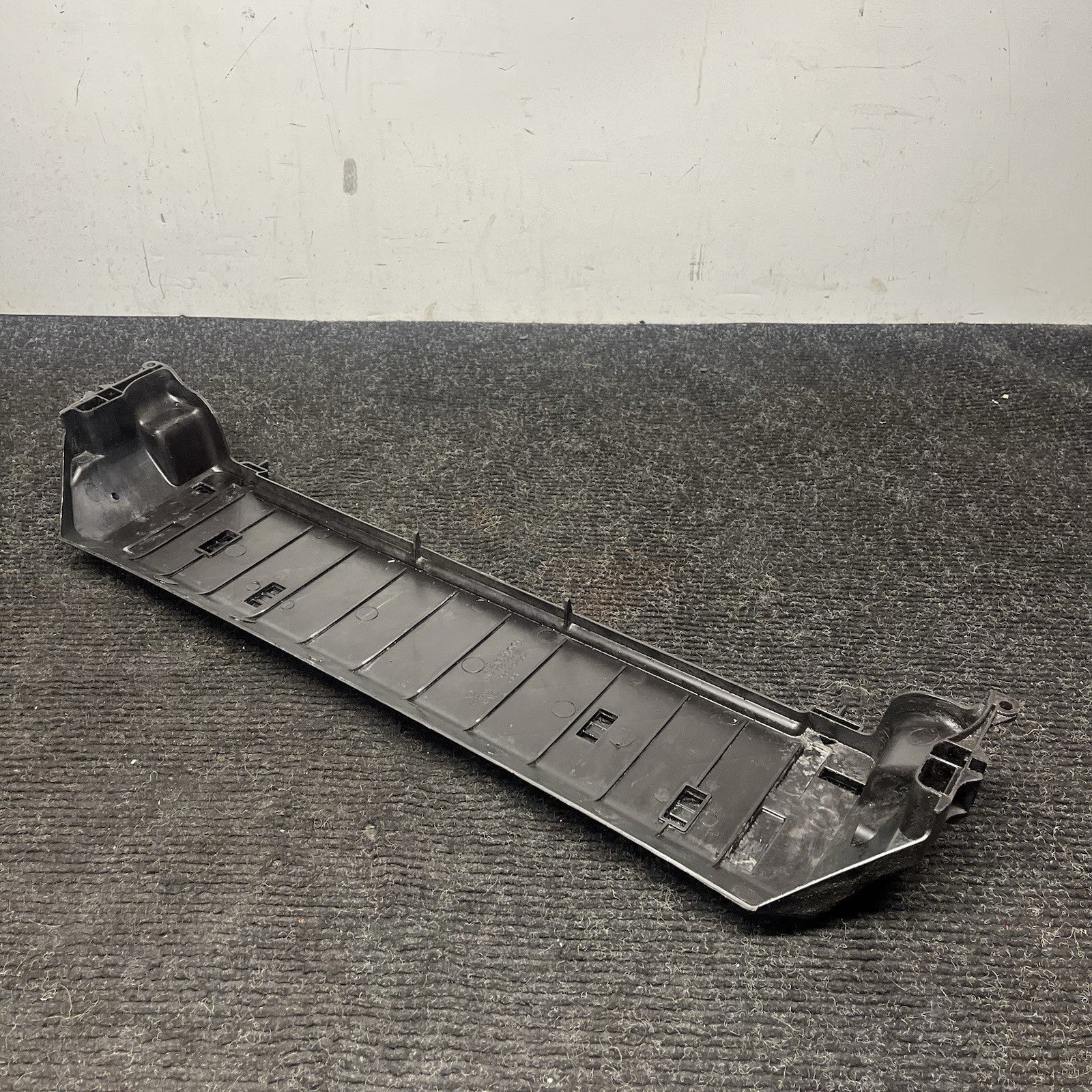 ☑️ 11-13 BMW E70 X5 Radiator Support Bottom Intercooler Bracket Unit 7795909 OEM