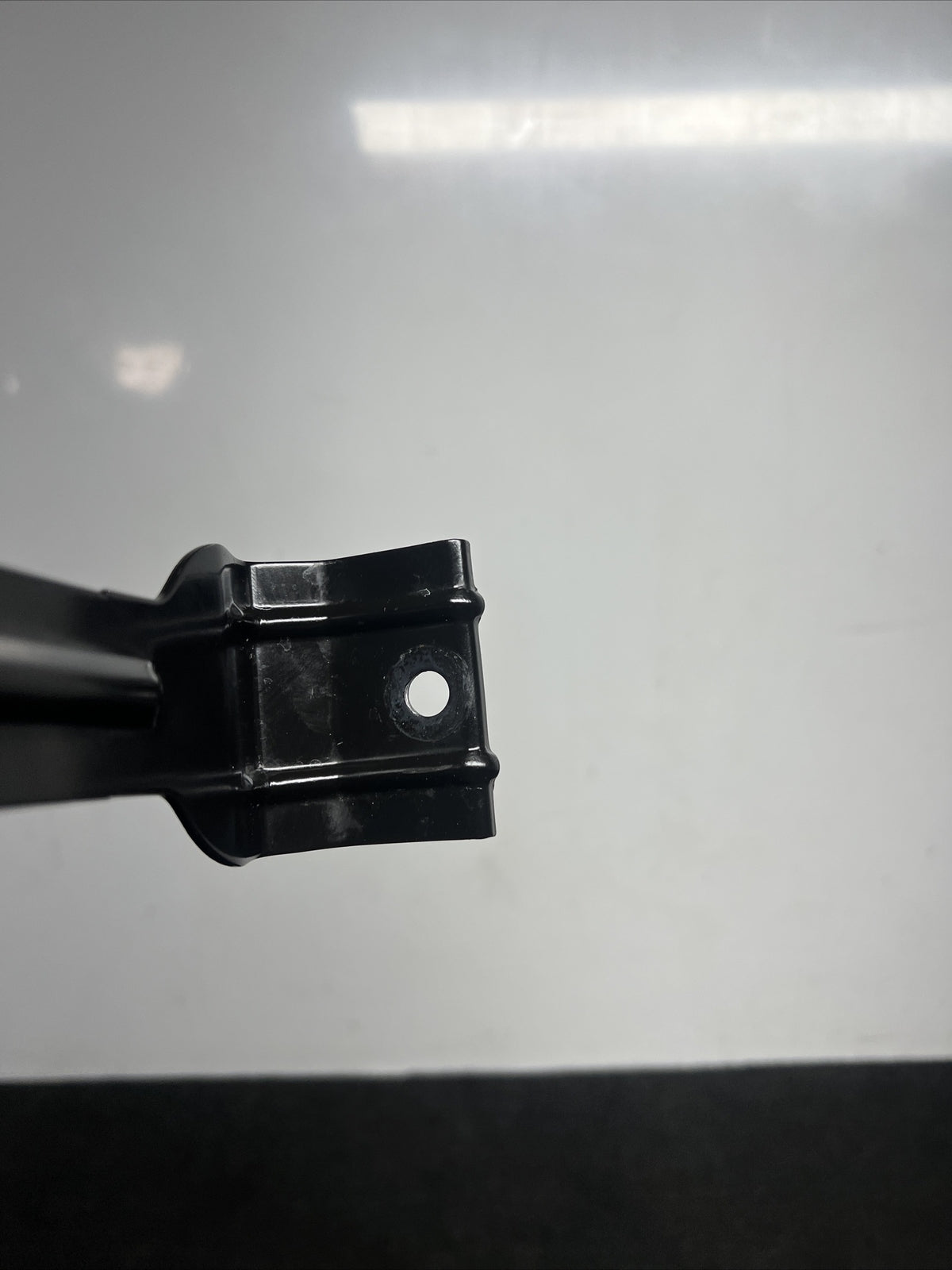 ☑️ 2011-2016 BMW 535I F10 BATTERY HOLD DOWN STRAP SUPPORTHOLDER BRACKET OEM