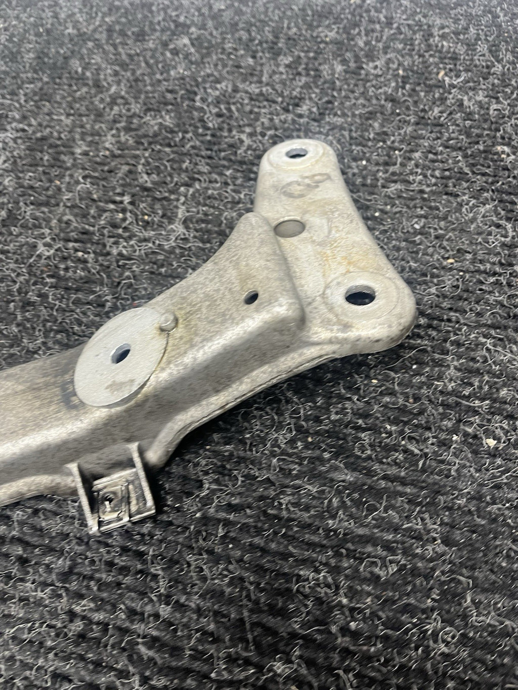 ☑️ 06-13 BMW E92 335i Automatic Transmission Mount Bracket Support OEM
