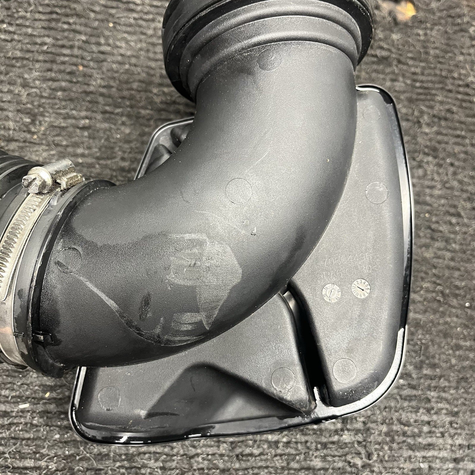 ☑️2016-2018 BMW F30 330I B48 2.0L FRONT ENGINE AIR INTAKE RESONATOR OEM 70604496