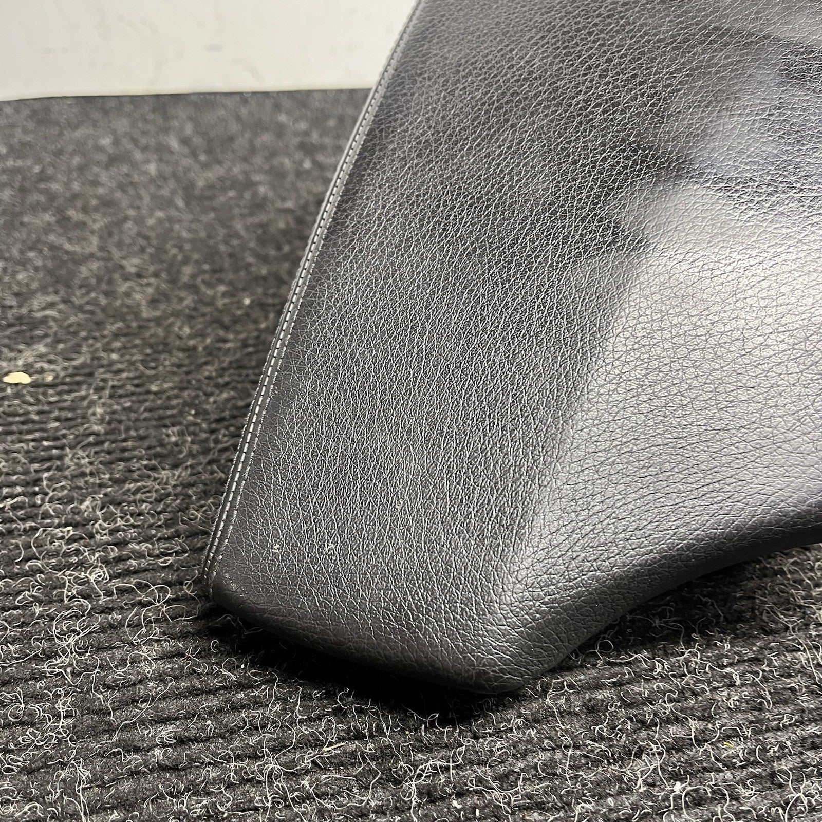 ☑️ 08-13 OEM BMW E88 E82 Center Console Armrest Tray Black Leather