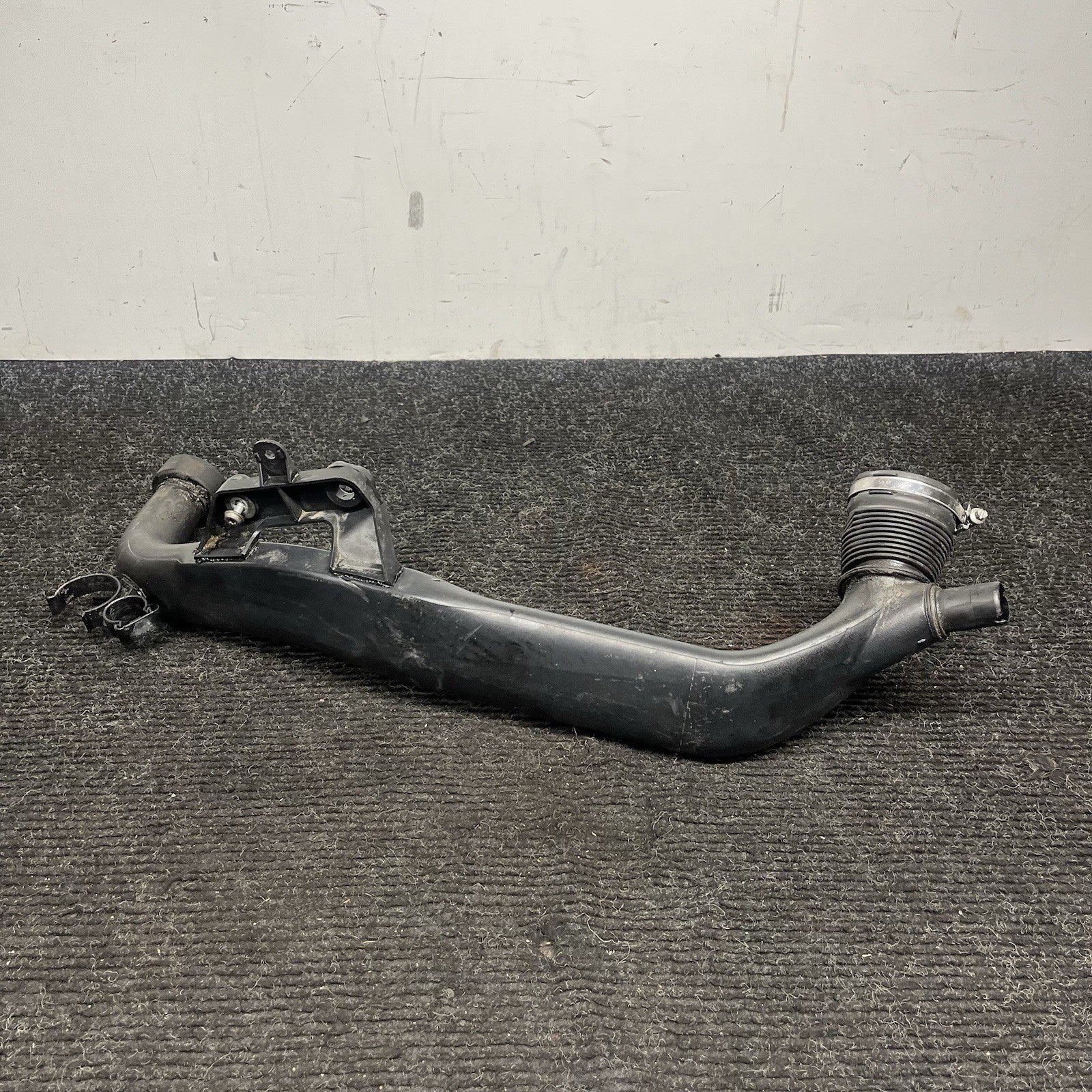 ☑️ 07-13 BMW E82 E90 E92 E60 E61 N54 Engine Turbo Air Induction Duct Hose OEM