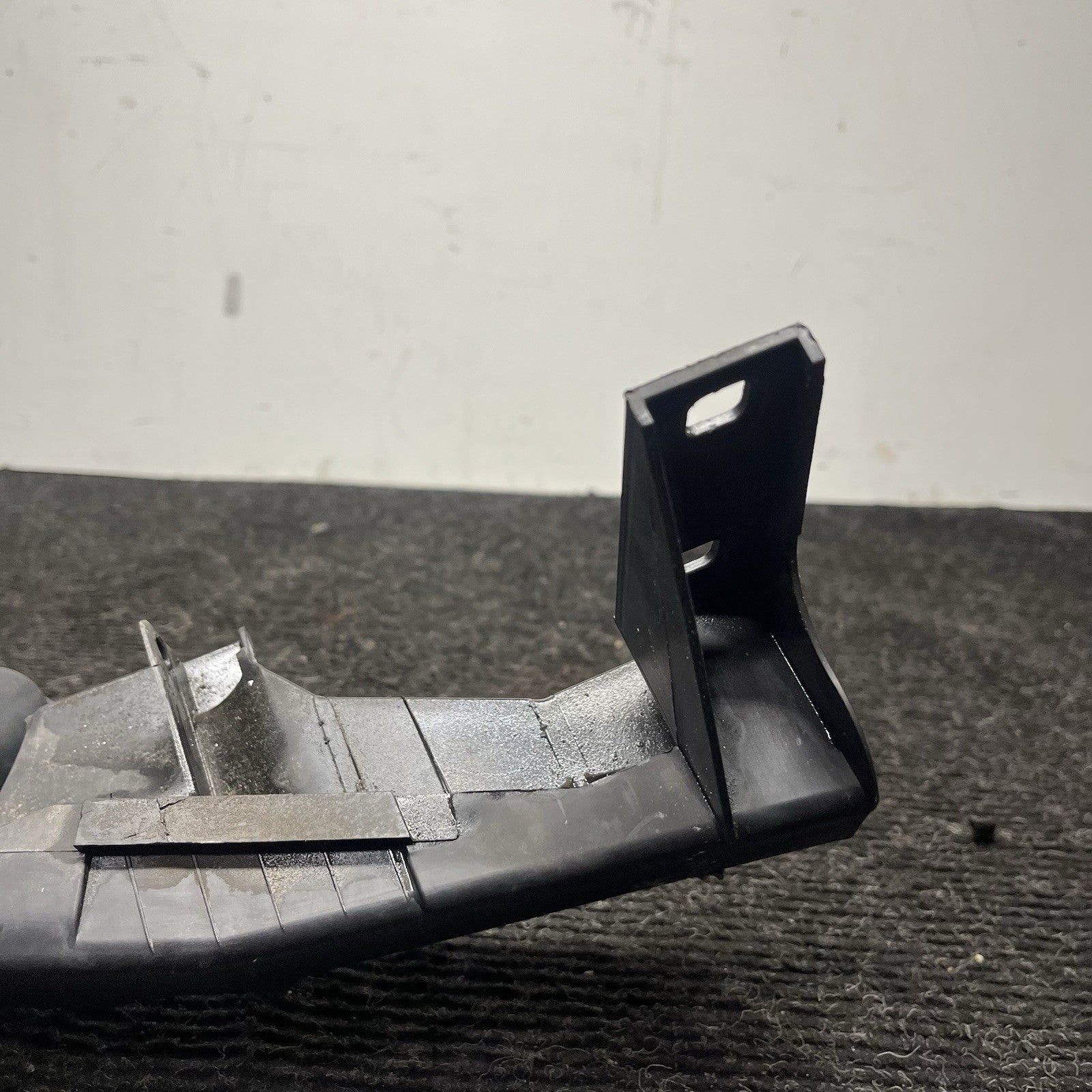 ☑️ 09-11 BMW E90 328i 335d Front Right Headlight Arm Bracket Mount 7138402 OEM