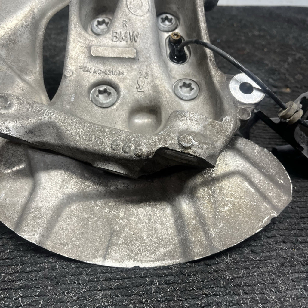 ☑️ 14-17 BMW F22 F23 M235i Front Right Passenger Spindle Knuckle Hub RWD OEM