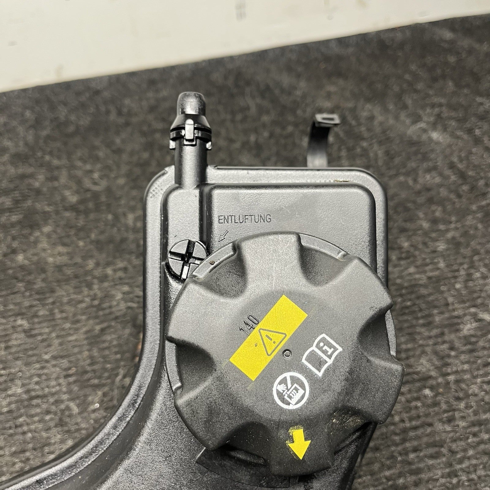 ☑️ 09-11 BMW E90 335d 3.0L Diesel Radiator Expansion Coolant Recovery Bottle OEM