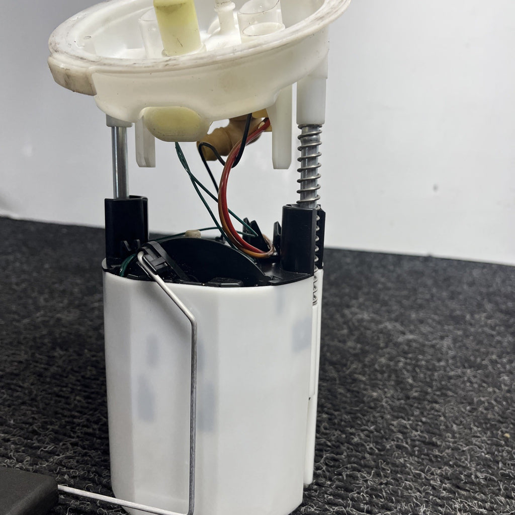 ☑️ 06-13 BMW E90 E84 E82 E88 E92 128i 135i 335i X1 Right Fuel Pump Assembly OEM