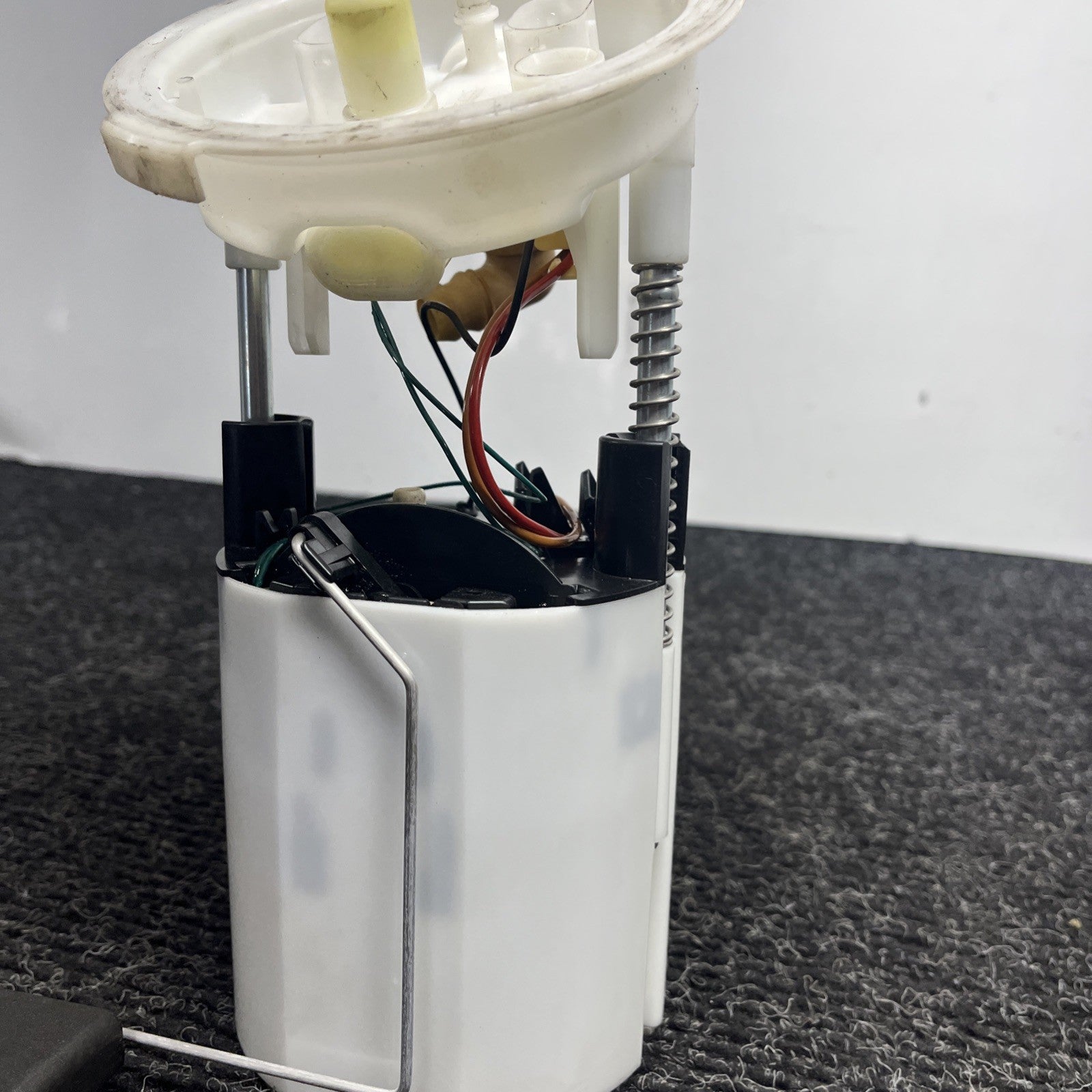 ☑️ 06-13 BMW E90 E84 E82 E88 E92 128i 135i 335i X1 Right Fuel Pump Assembly OEM