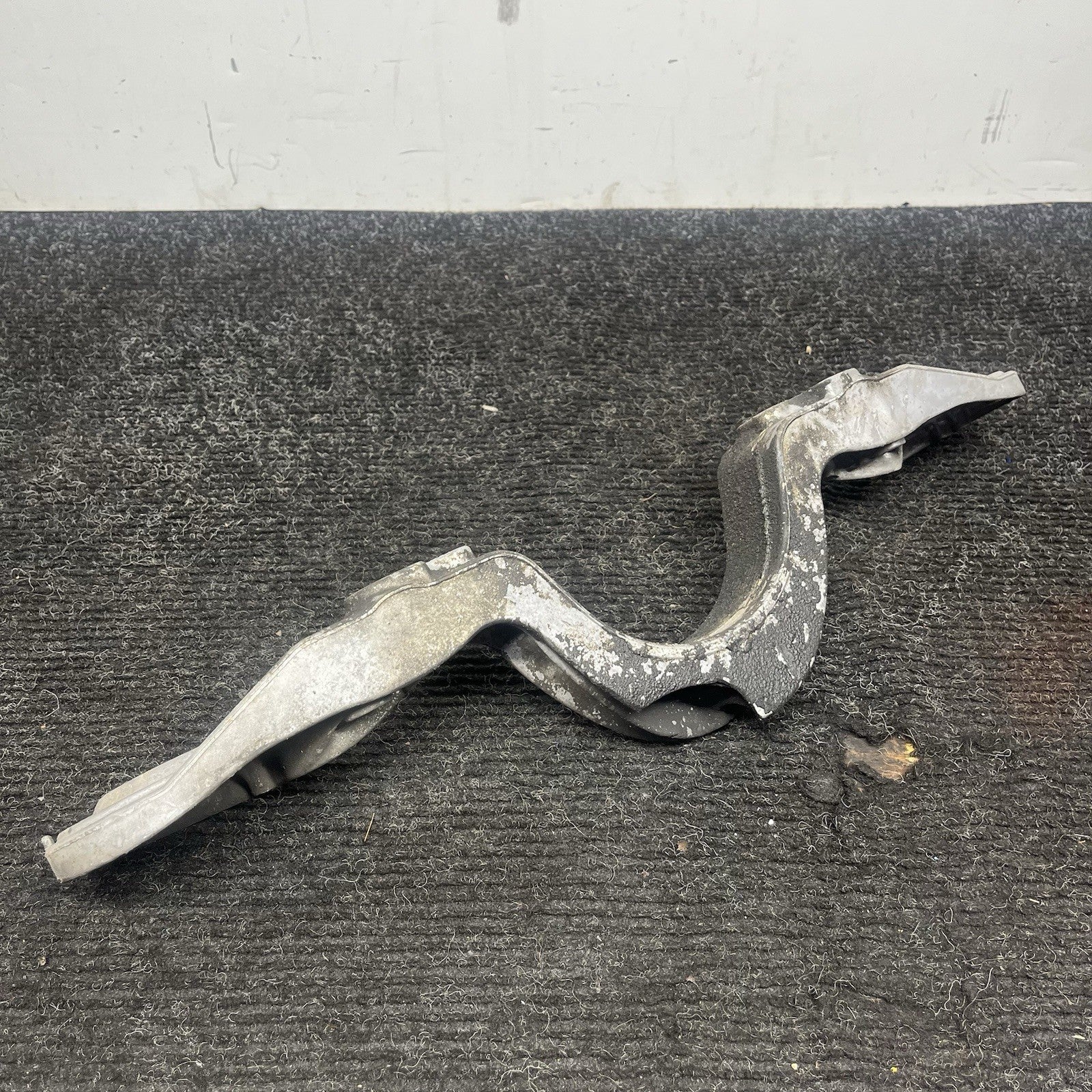 ☑️ 2001-2005 BMW 330ci 330i E46 RWD REAR DIFFERENTIAL MOUNT SUPPORT BRACKET OEM