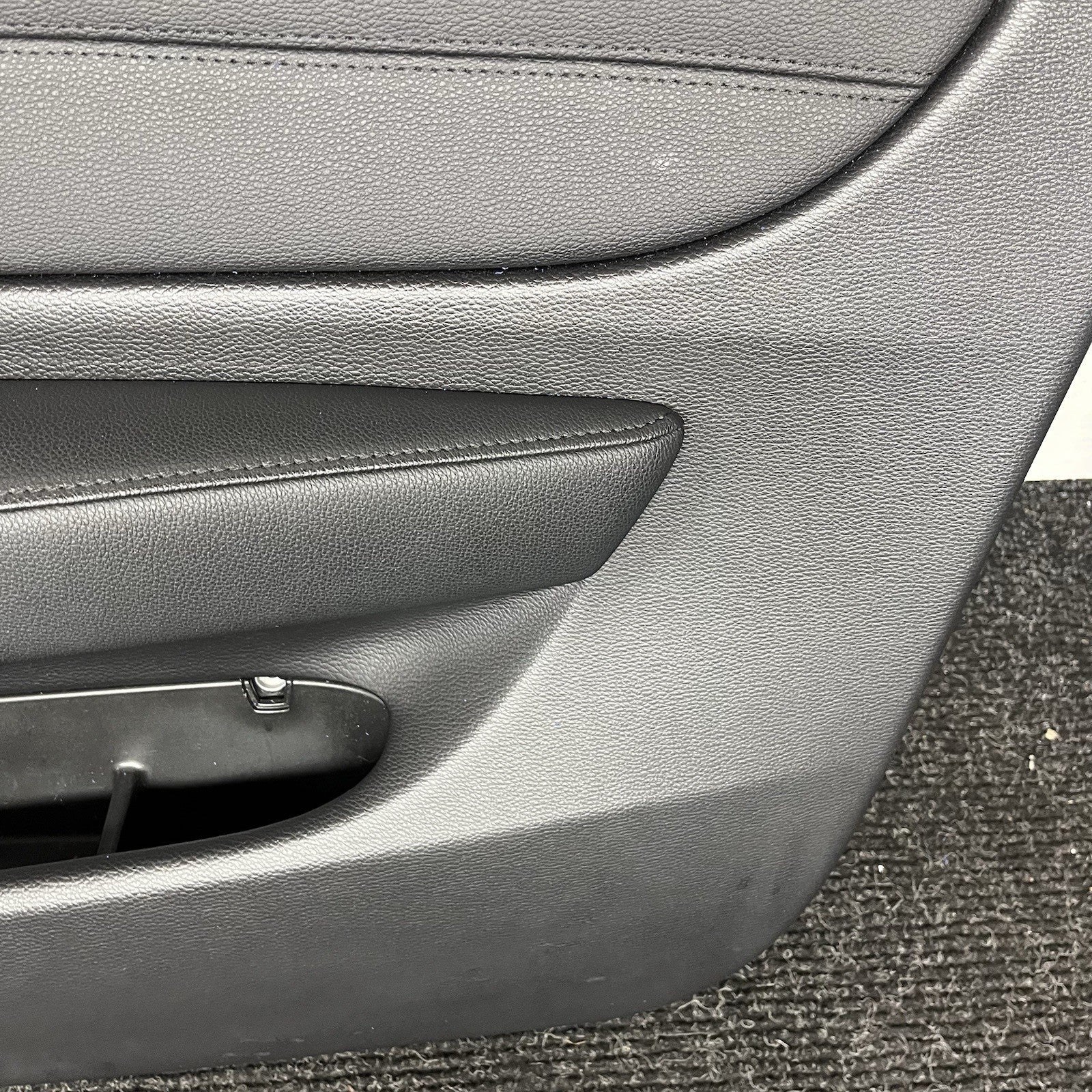 ☑️ 08-13 BMW E88 E82 135i 128i Front Passenger Door Card Panel Vinyl Black