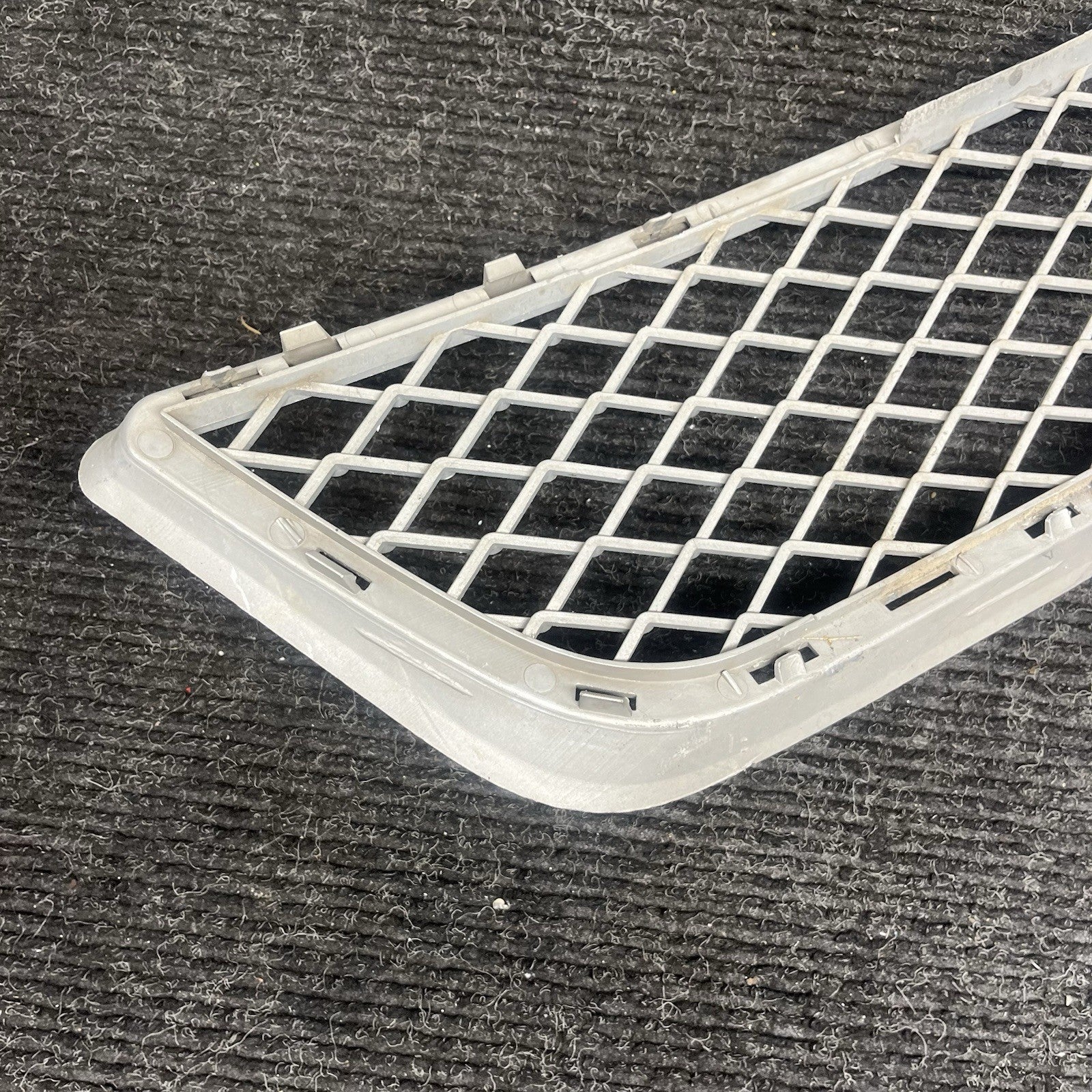 ☑️ 2009-2013 BMW X5 - Front Lower Center Bumper Grille 7222854 TITAN OEM