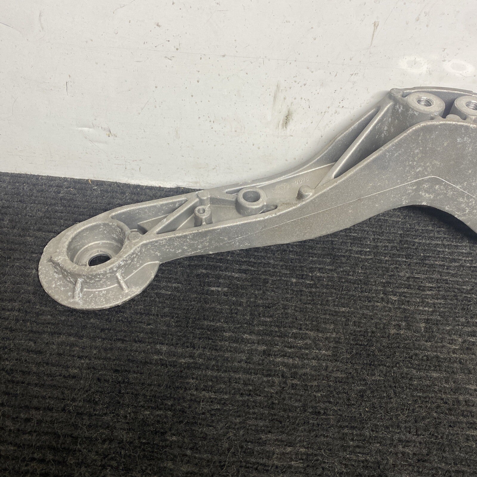 ☑️ 09-16 BMW Z4 E89 54k Miles Rear Suspension Lower Support Bracket Mount OEM