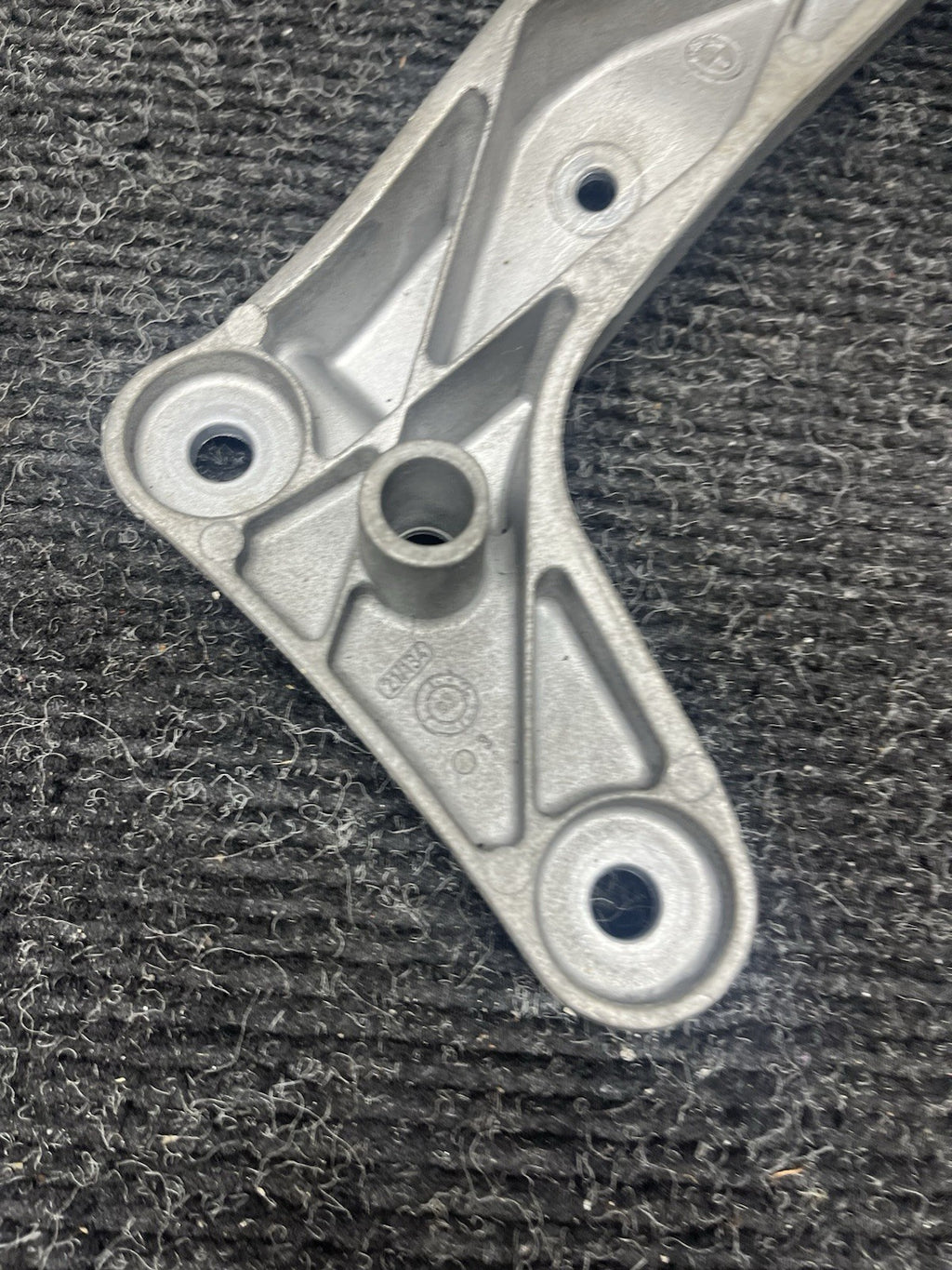 ☑️ 06-13 BMW E92 335i Automatic DCT Transmission Mount Bracket Support OEM