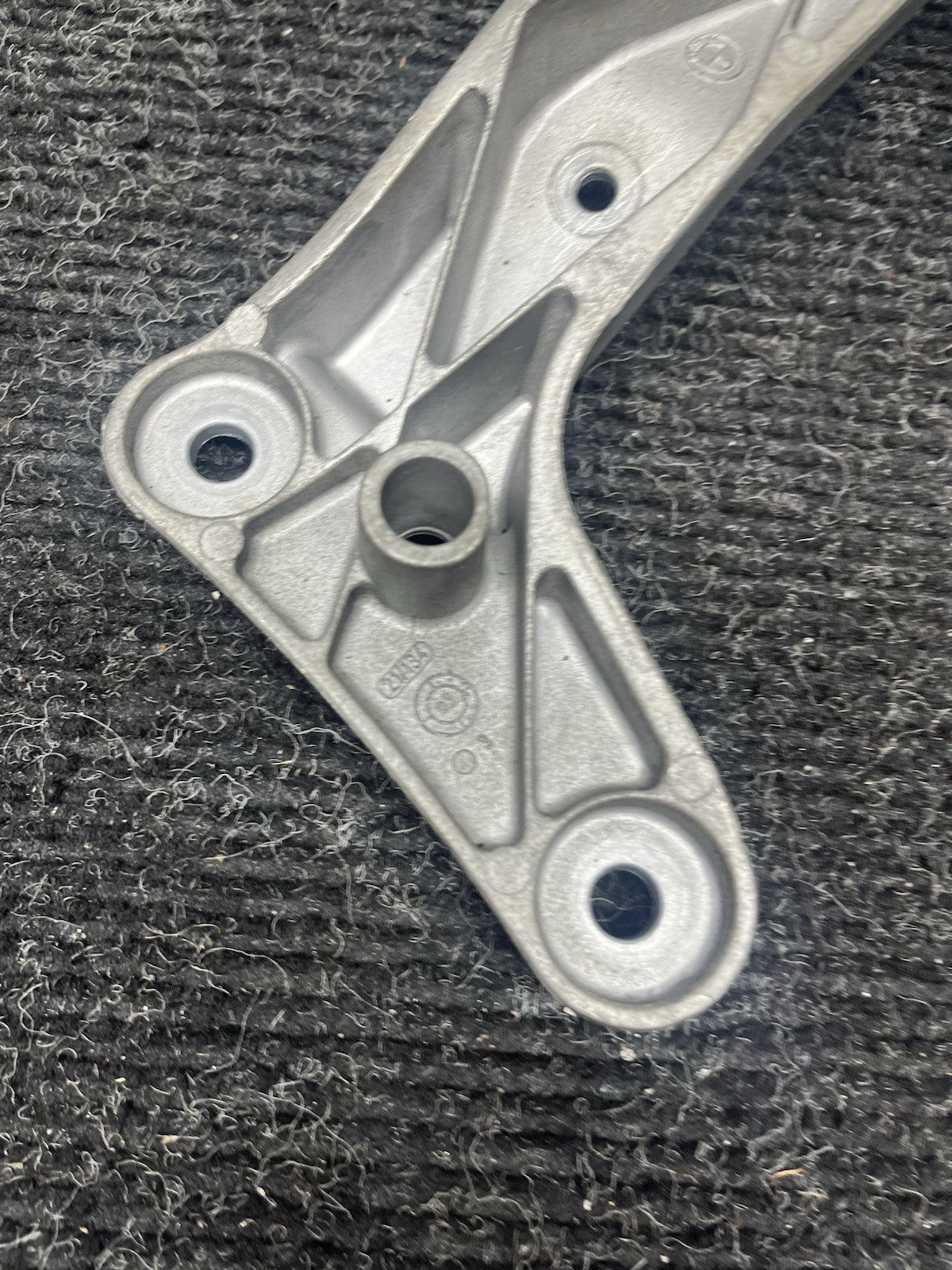☑️ 06-13 BMW E92 335i Automatic DCT Transmission Mount Bracket Support OEM