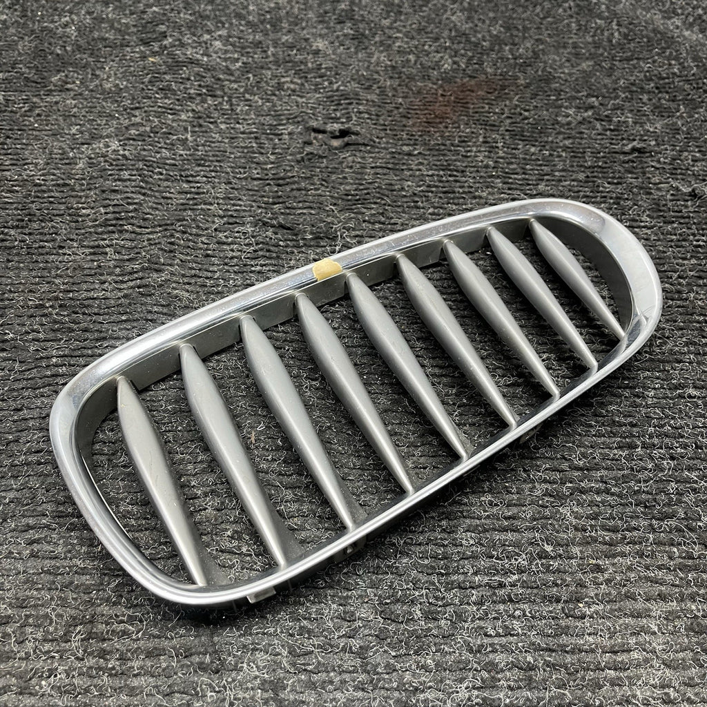 ☑️ 2003-2008 BMW Z4 Left Driver Side Grille Set OEM - 51137018218 W 7117757