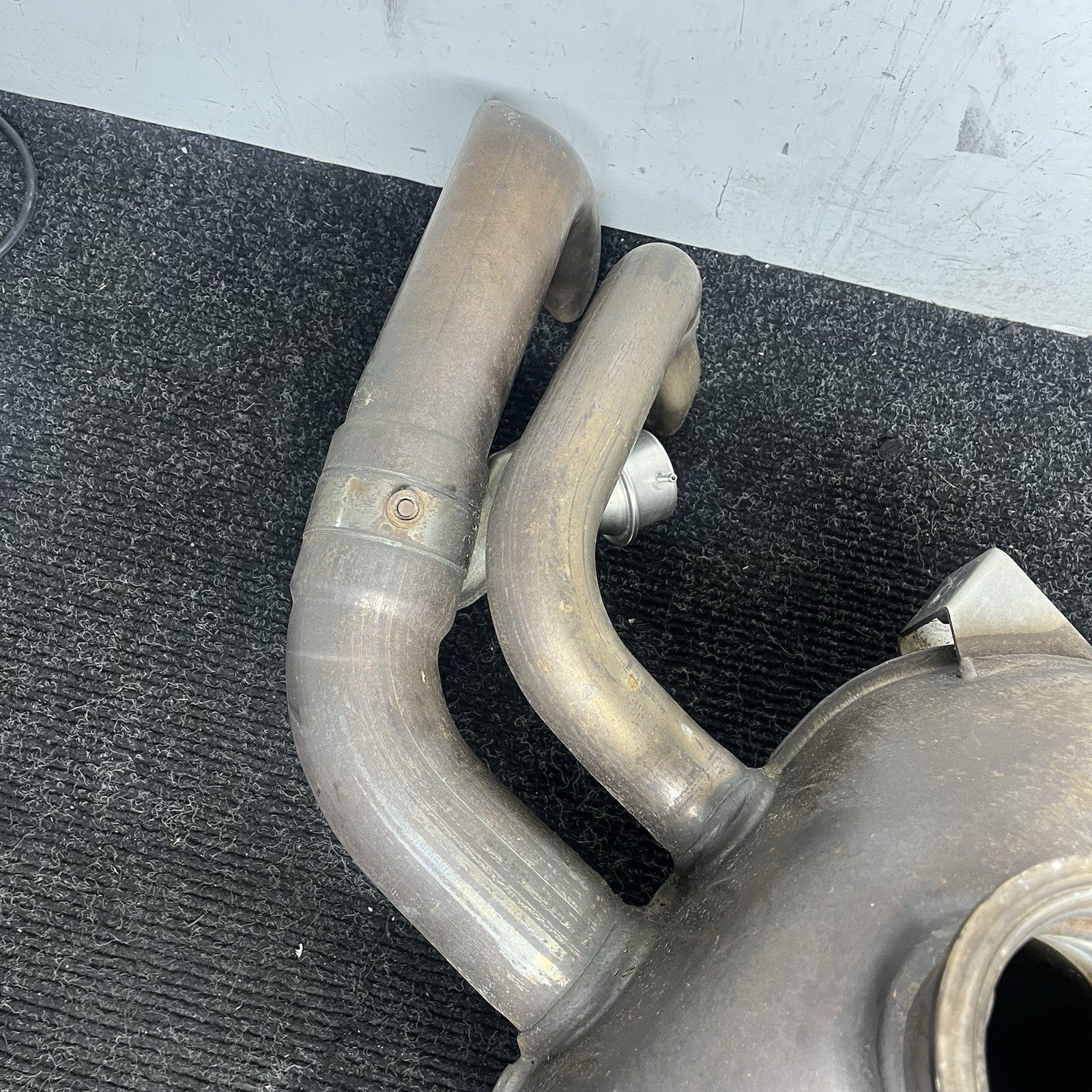 ☑️ 2011-2015 Audi R8 4.2L V8 Rear Exhaust Muffler System OEM