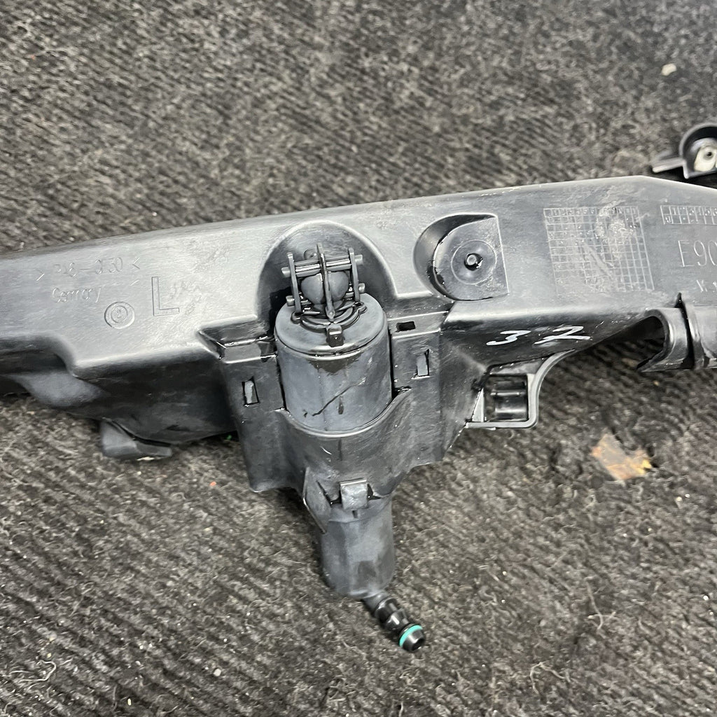 ☑️ 09-11 BMW E90 E91 LCI Front Left Driver Headlight Arm Bracket Mount Plastic