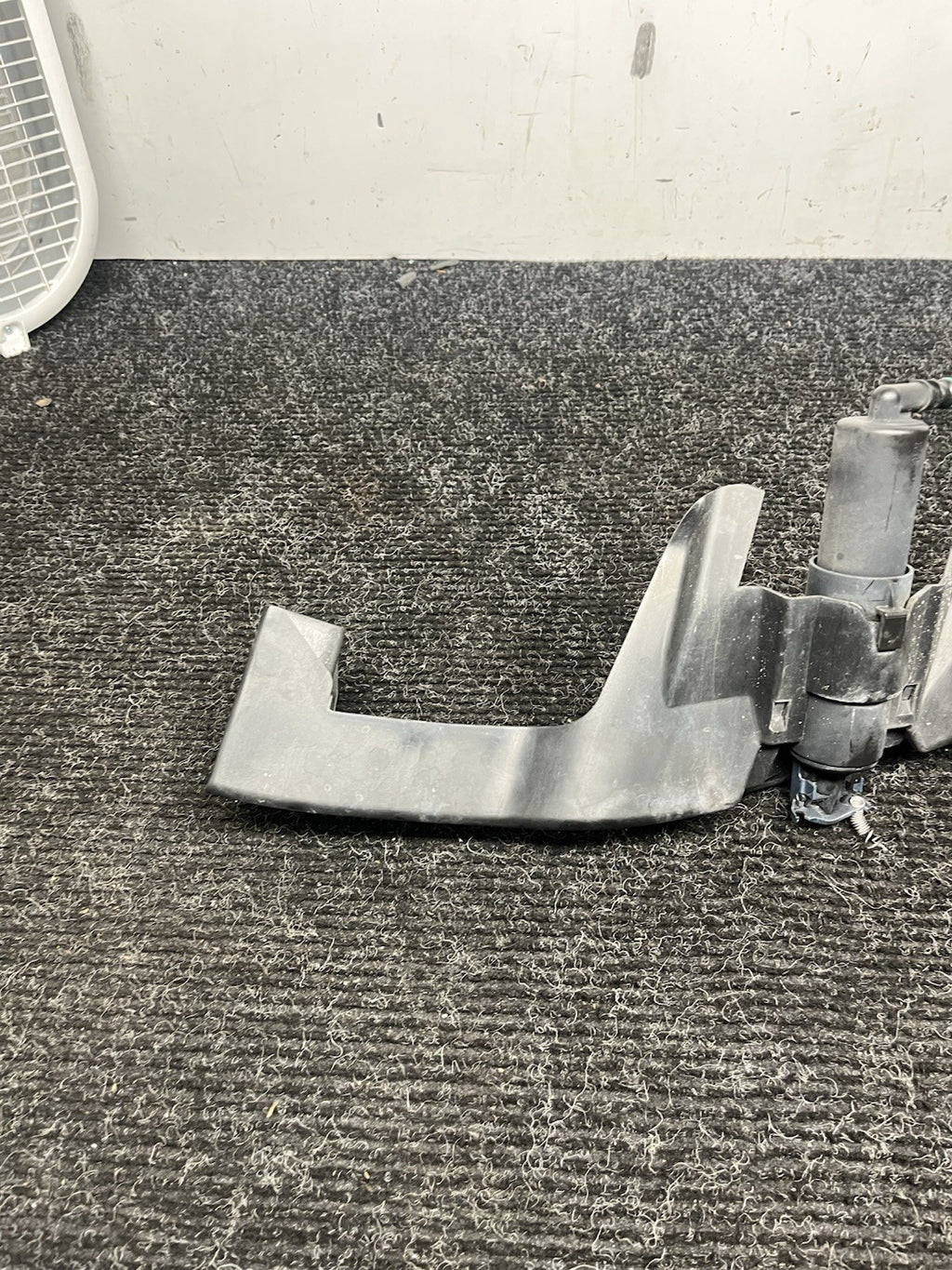 ☑️ 07-10 BMW E92/3 335 PreLci Front Right Passenger Headlight Arm Bracket Mount