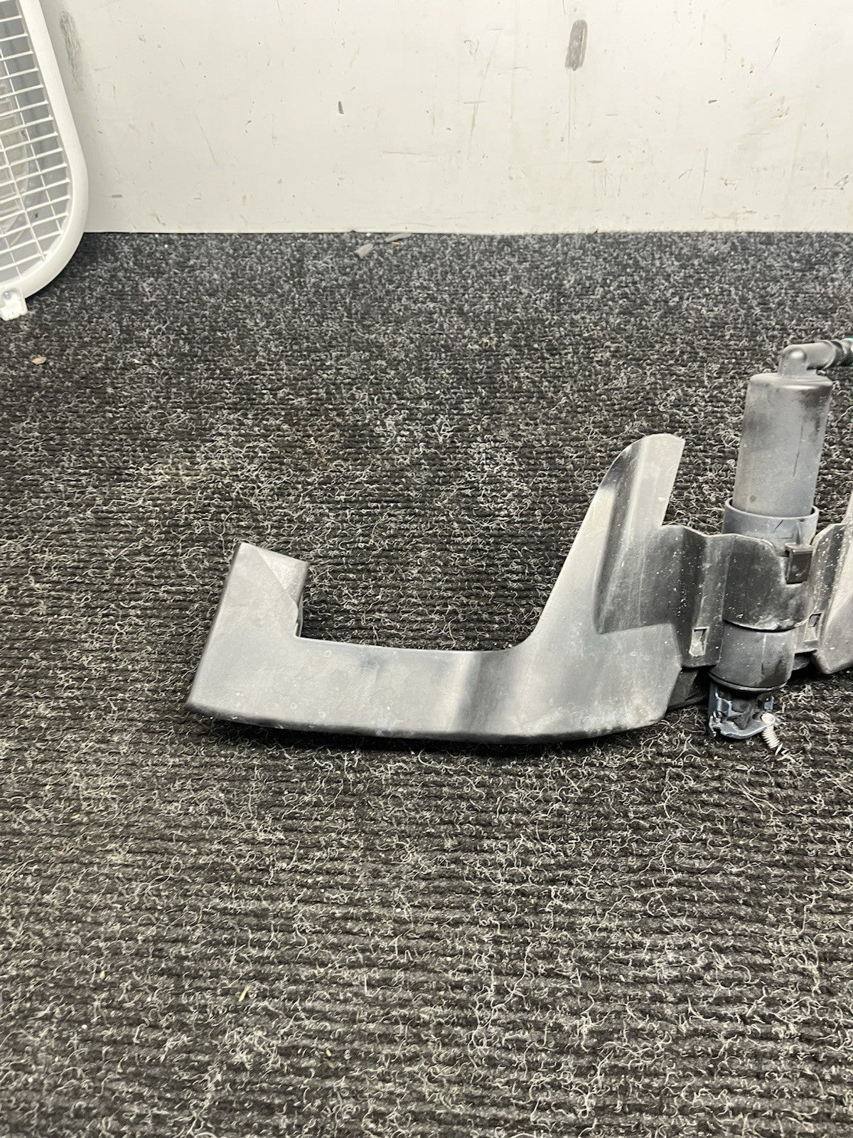 ☑️ 07-10 BMW E92/3 335 PreLci Front Right Passenger Headlight Arm Bracket Mount