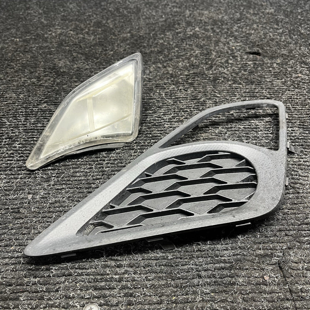 ☑️ 2013-2016 Scion FRS Left Driver Turn Signal Lamp W/ Trim OEM