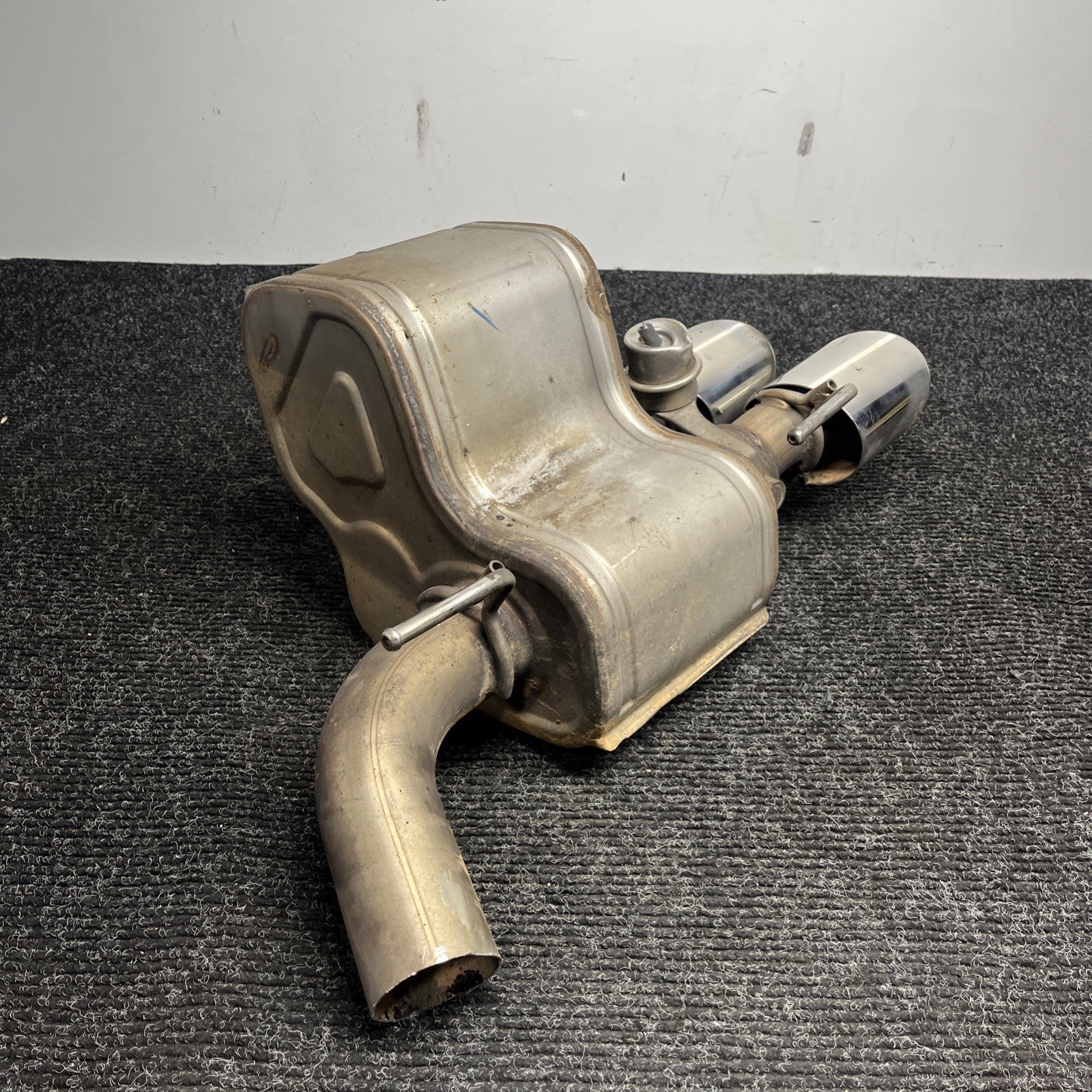☑️ 14-19 Ghibli 3.0L Motor Engine Driver Side Left LH Exhaust Muffler OEM