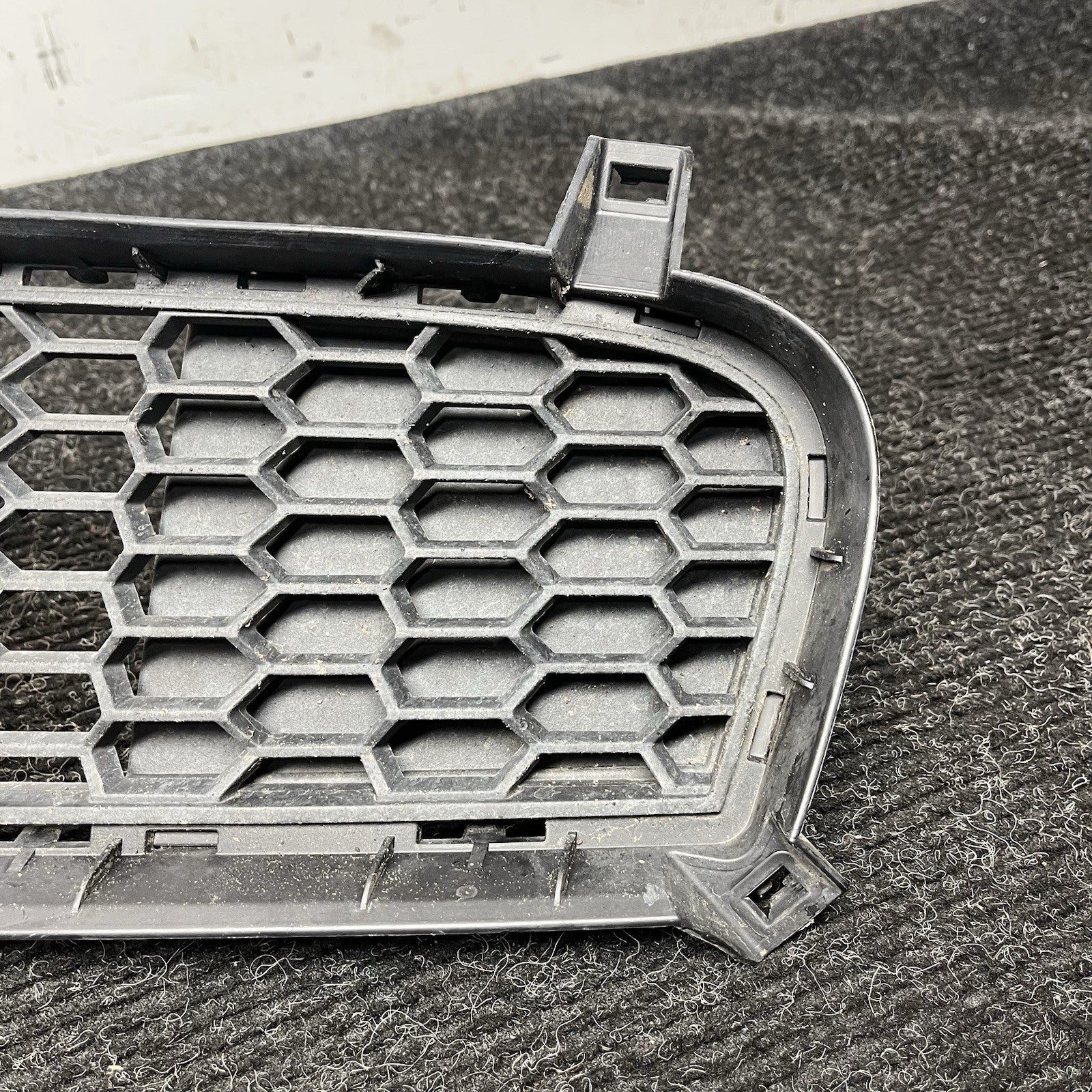 ☑️ 11-13 BMW E70 X5 GRILLE MESH TRIM FRONT BOTTOM LOWER BUMPER OEM 081523