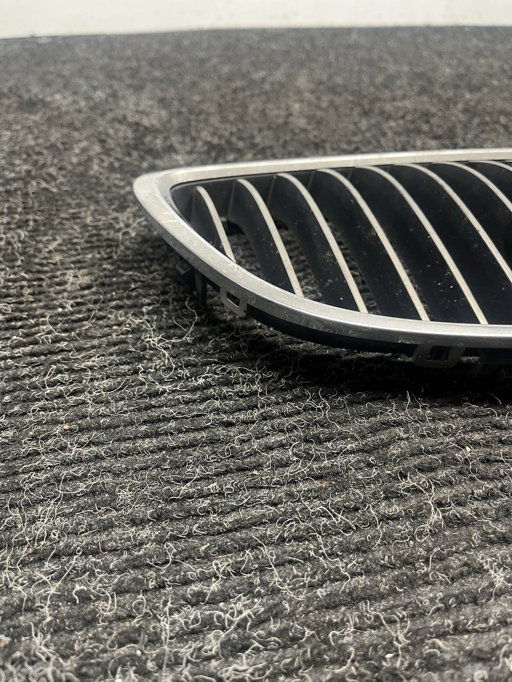 ☑️ 06-10 BMW 328 335 E92 FRONT RIGHT PASSENGER BUMPER KIDNEY GRILLE CHROME OEM